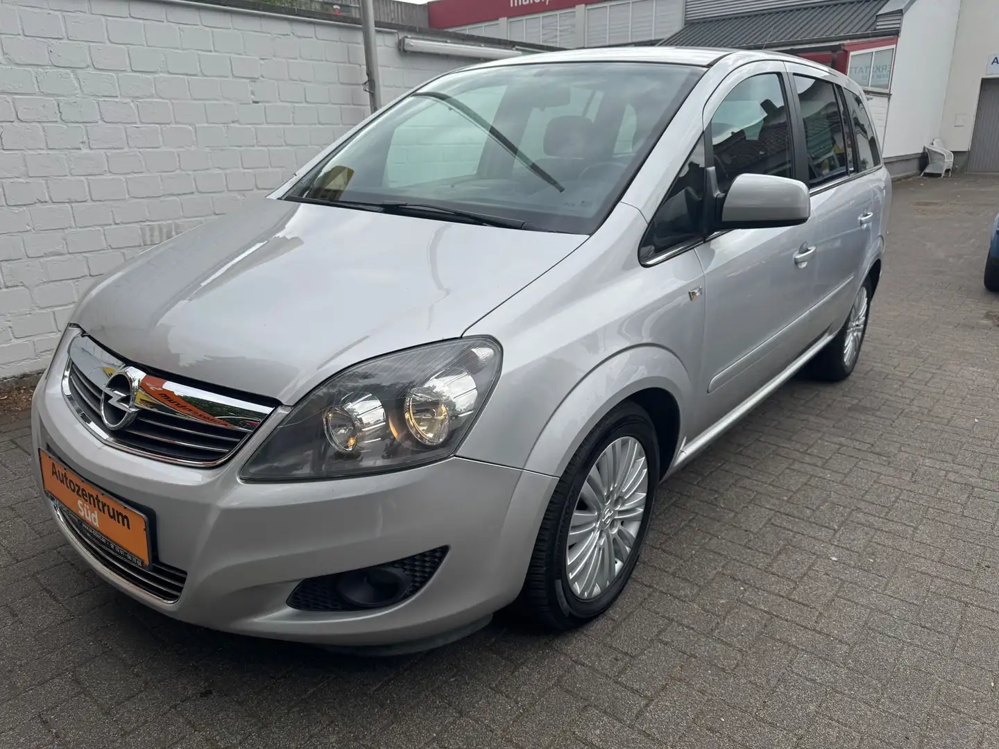 Opel Zafira Design Edition Eco 7-Sitze Klima TÜV neu Silber - 2