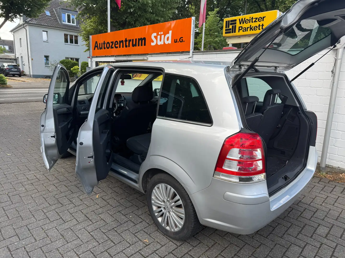Opel Zafira Design Edition Eco 7-Sitze Klima TÜV neu Silber - 1