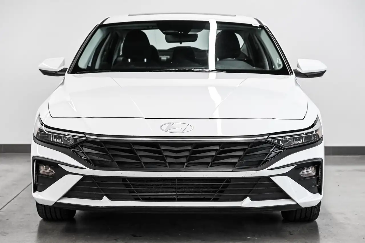 Hyundai ELANTRA photo Hyundai ELANTRA