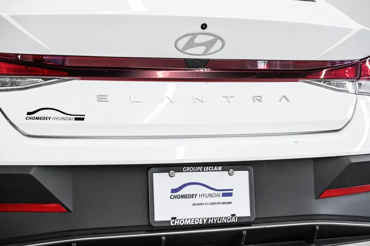 Hyundai ELANTRA photo Hyundai ELANTRA