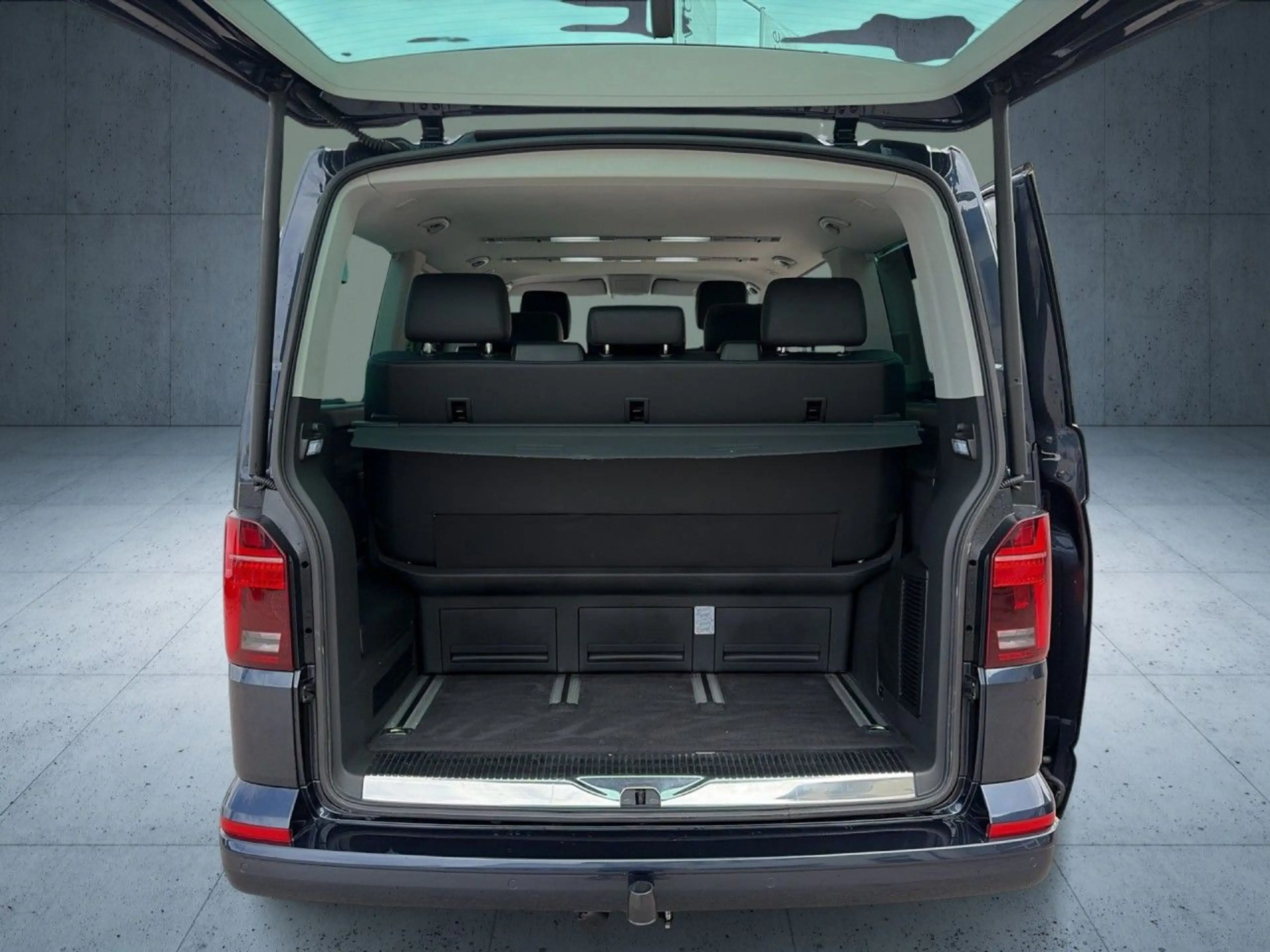 Volkswagen T6.1 Multivan Generation SIX KR 2.0 TDI DSG AHK Klima Navi — photo 13