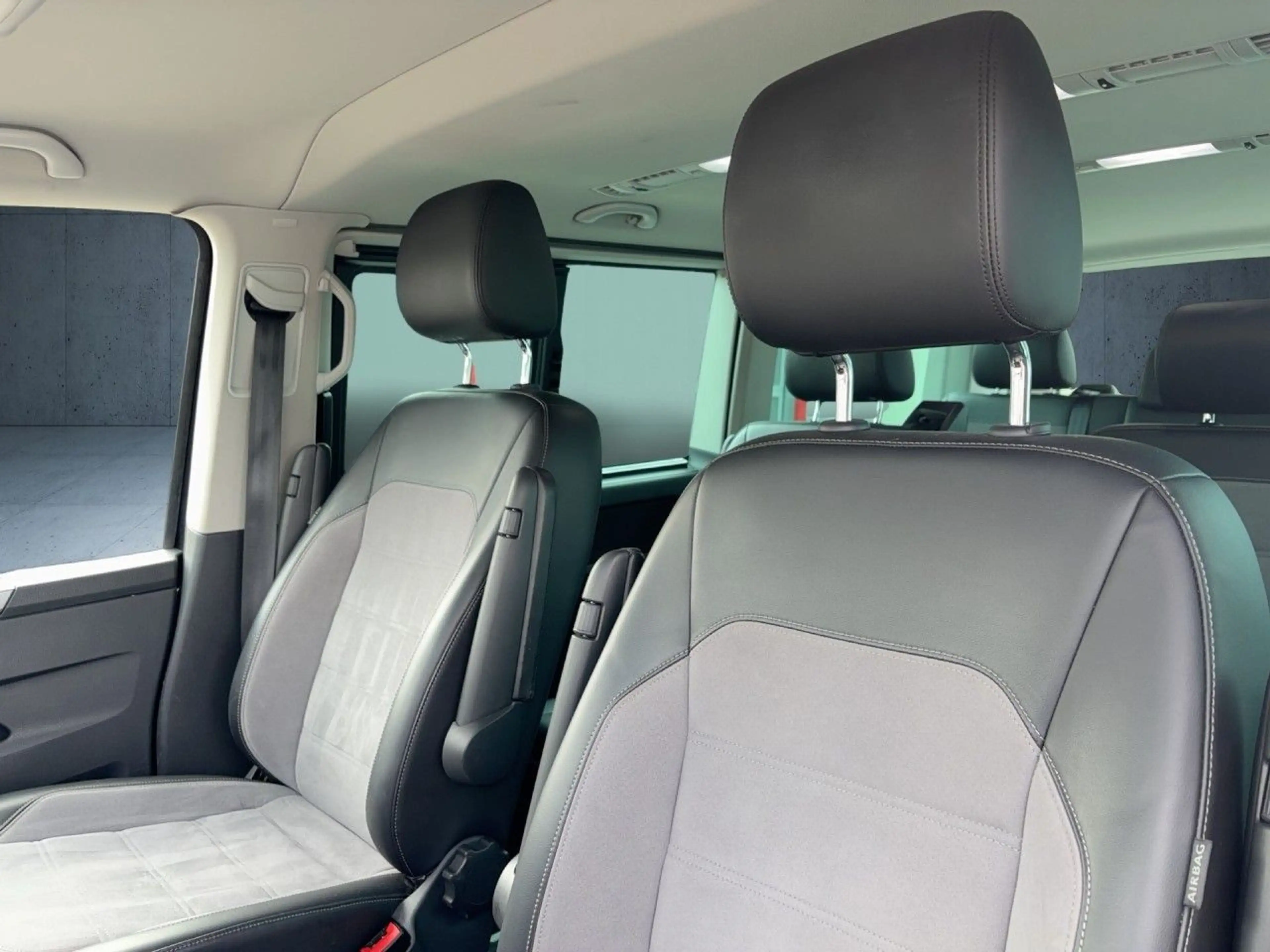 Volkswagen T6.1 Multivan Generation SIX KR 2.0 TDI DSG AHK Klima Navi — photo 10