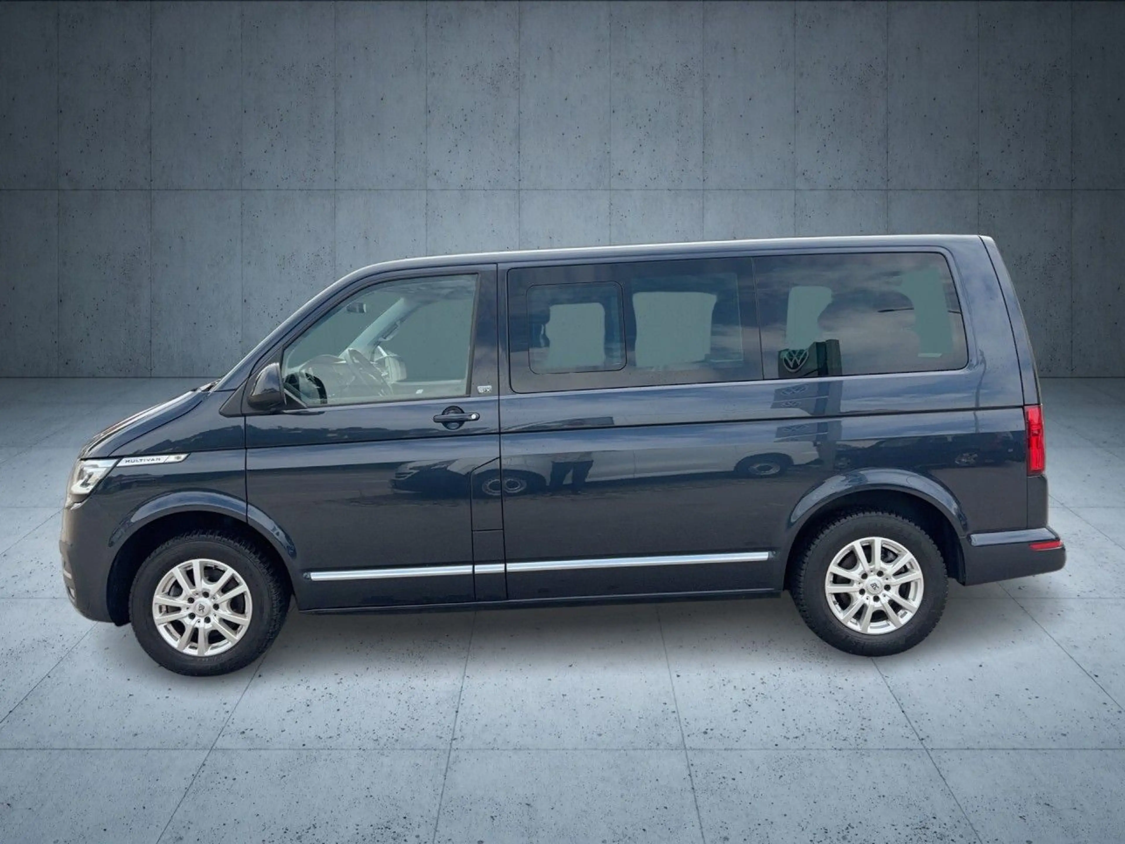 Volkswagen T6.1 Multivan Generation SIX KR 2.0 TDI DSG AHK Klima Navi — photo 3
