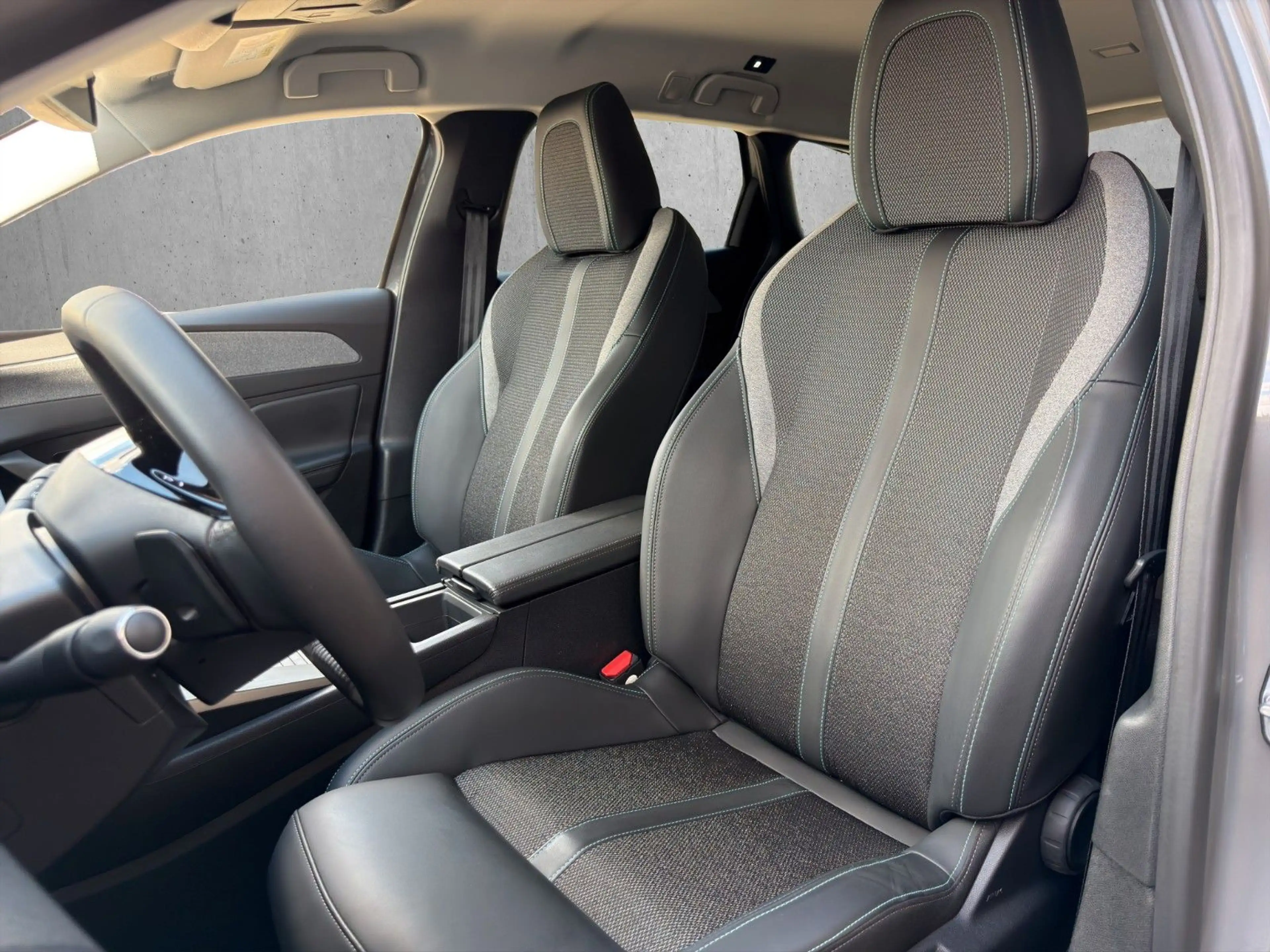 Peugeot 308 SW Allure HDi 130 EAT8 *360°Kamera*SHZ*ACC — photo 11