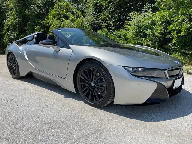 BMW i8 INDIVIDUAL L. *** Gesamt 374 PS *** NP 177.300 *** Ansicht 2