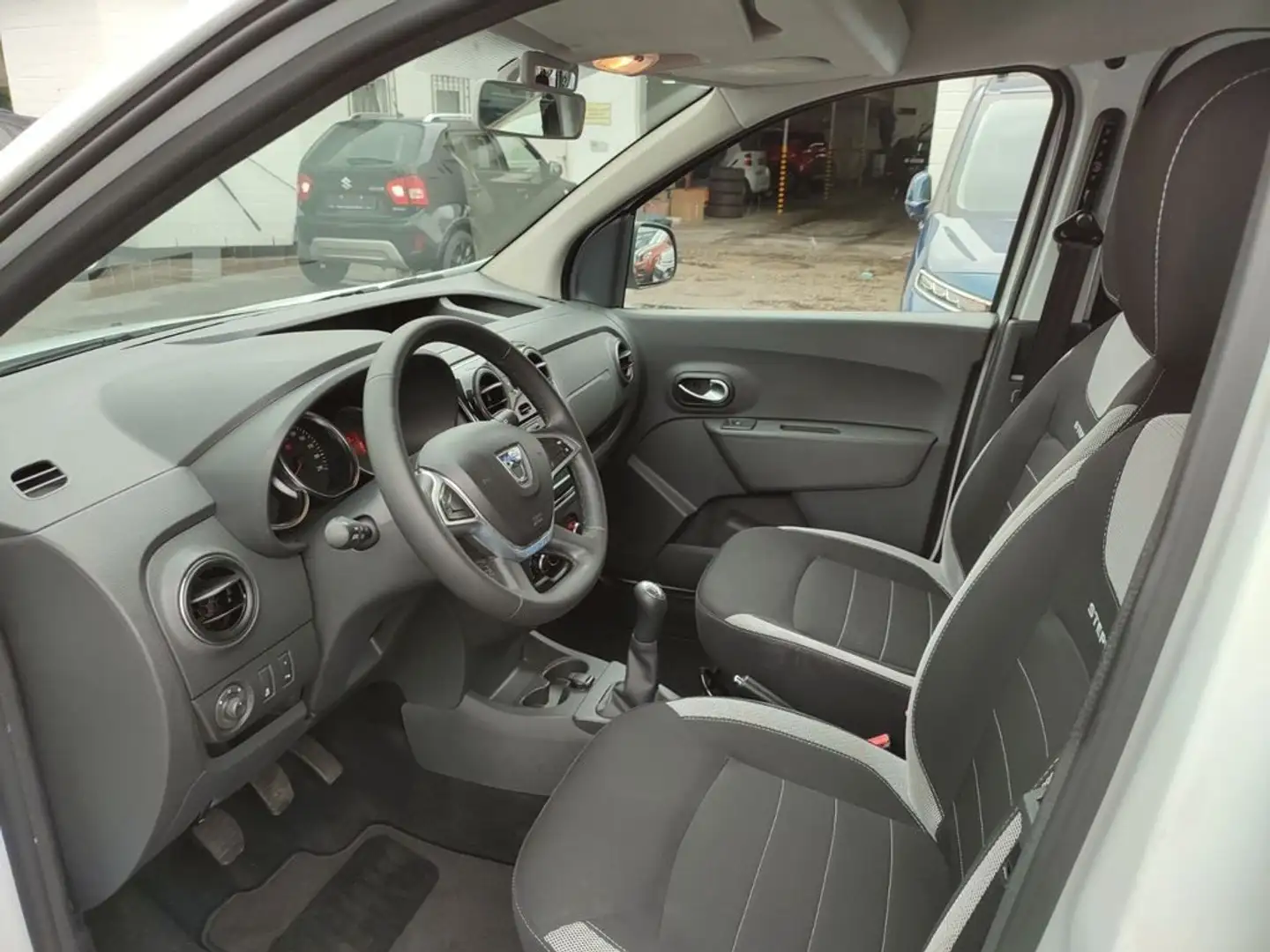 Dacia Dokker Stepway 1.6 8V 100CV Bianco - 1