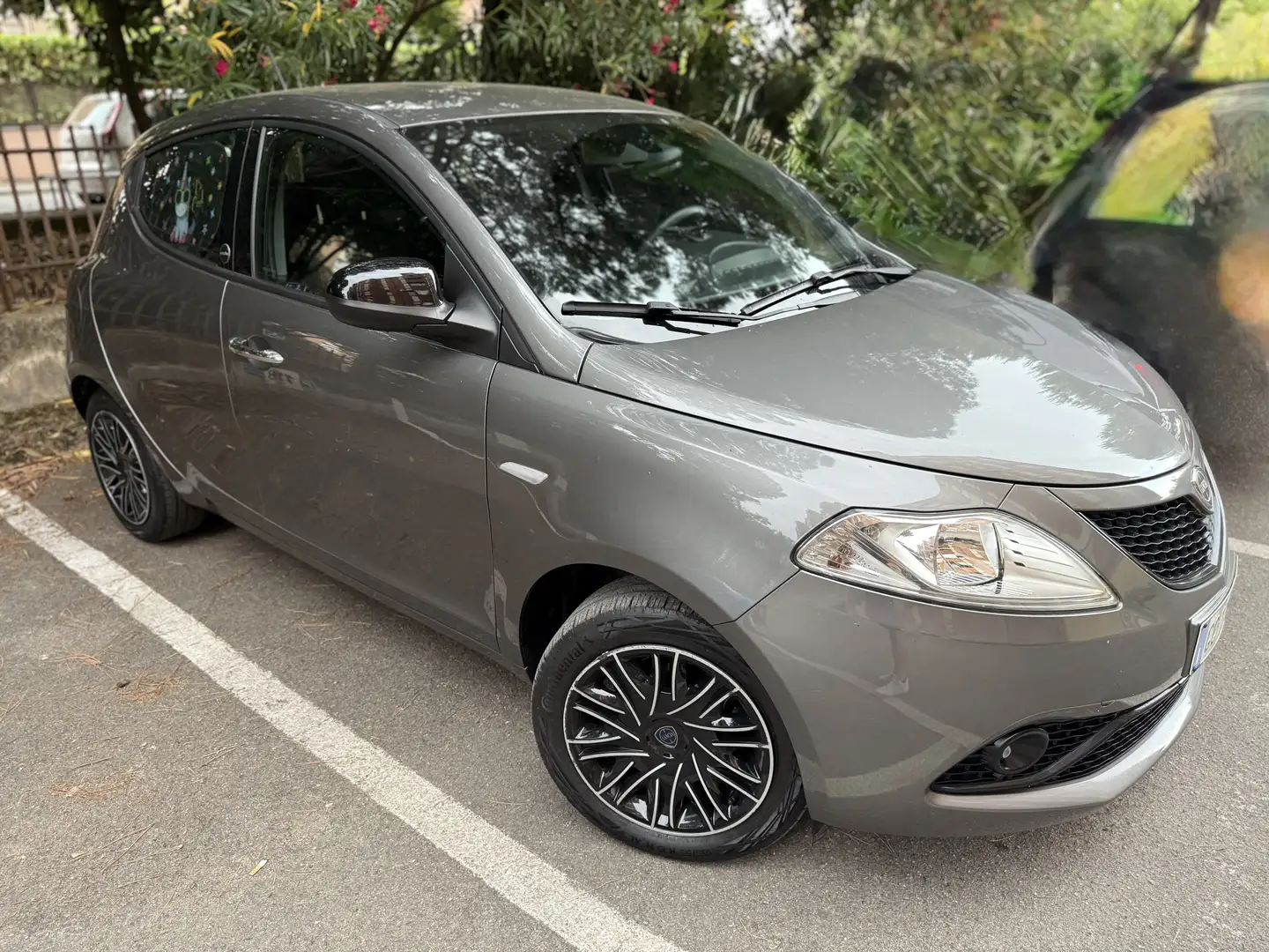 Lancia Ypsilon 1.0 firefly hybrid Silver s&s 70cv siva - 2