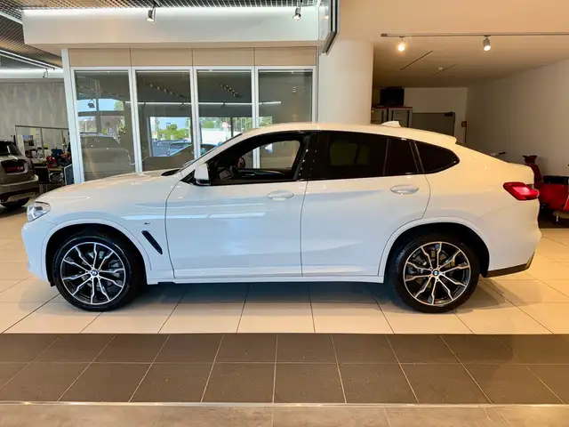 BMW X4 view 4