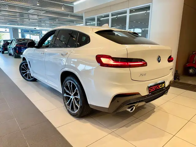 BMW X4 view 5