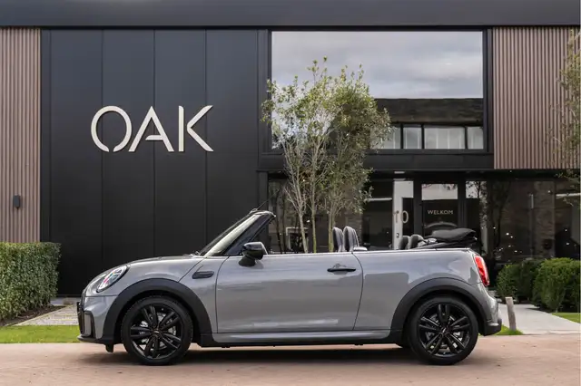 MINI Cooper Cabrio 1.5 Aut. | JCW-Trim | Navigatie | Schaa...