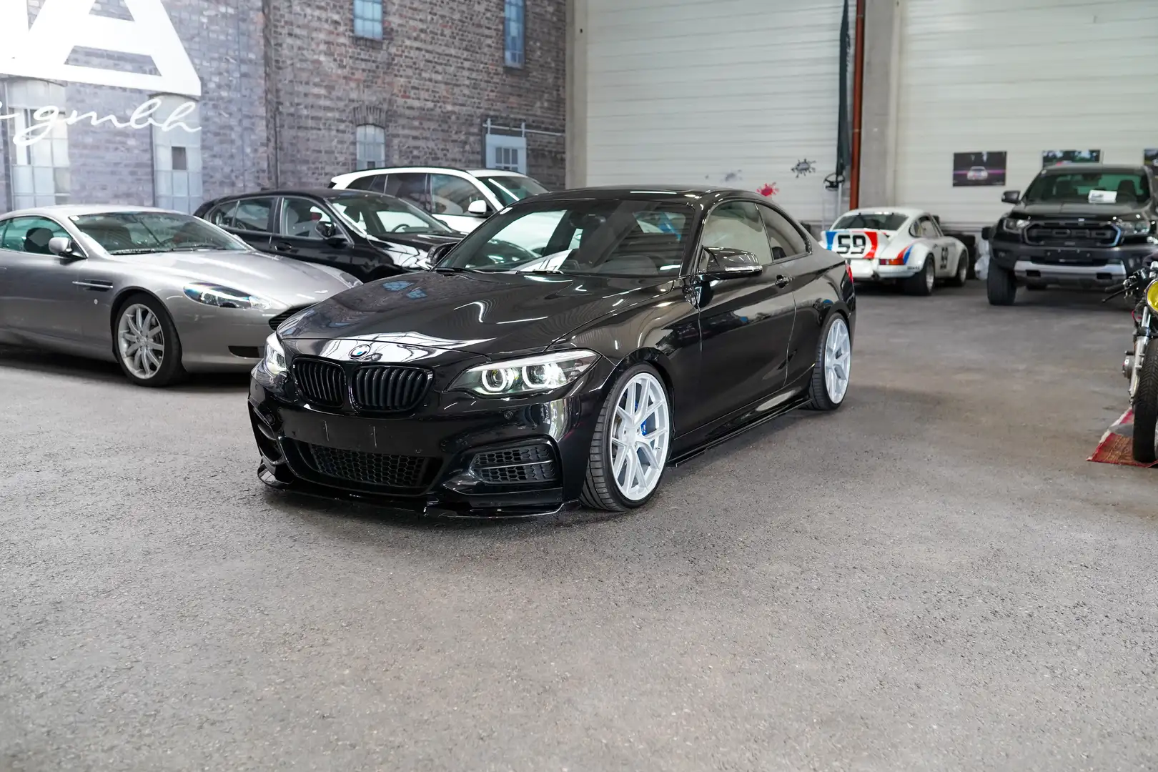 BMW 240 M240i Coupé xDrive Aut. Schwarz - 1