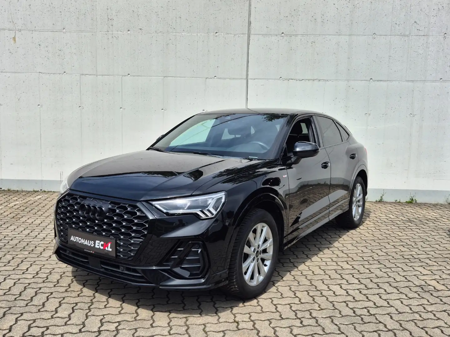 Audi Q3 Sportback  TFSI S-line S-troni AHK Black - 2