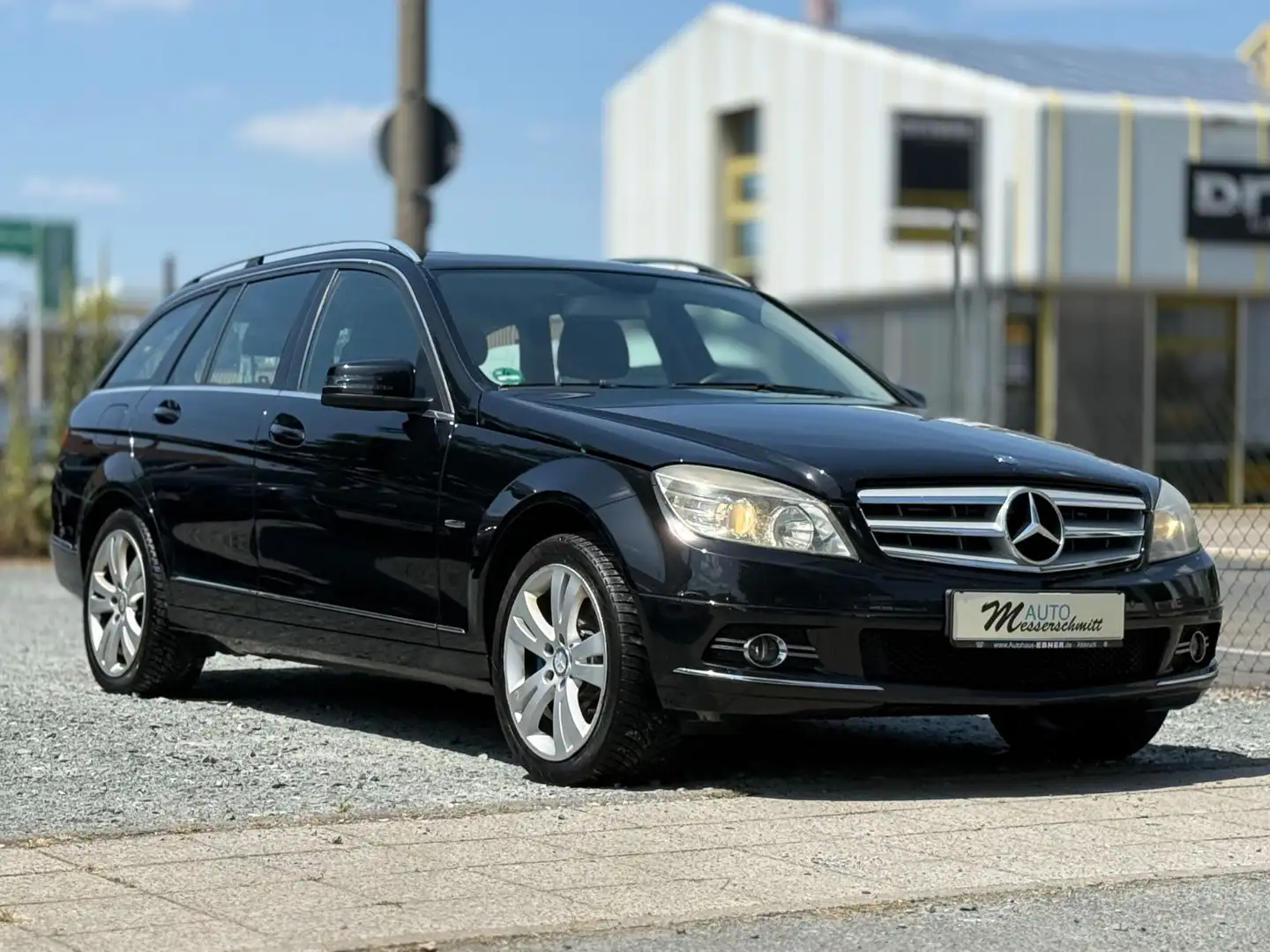 Mercedes-Benz C 200 T Kompressor AUTOMATIK-KLIMA-SHZ-PANO-AHK crna - 1