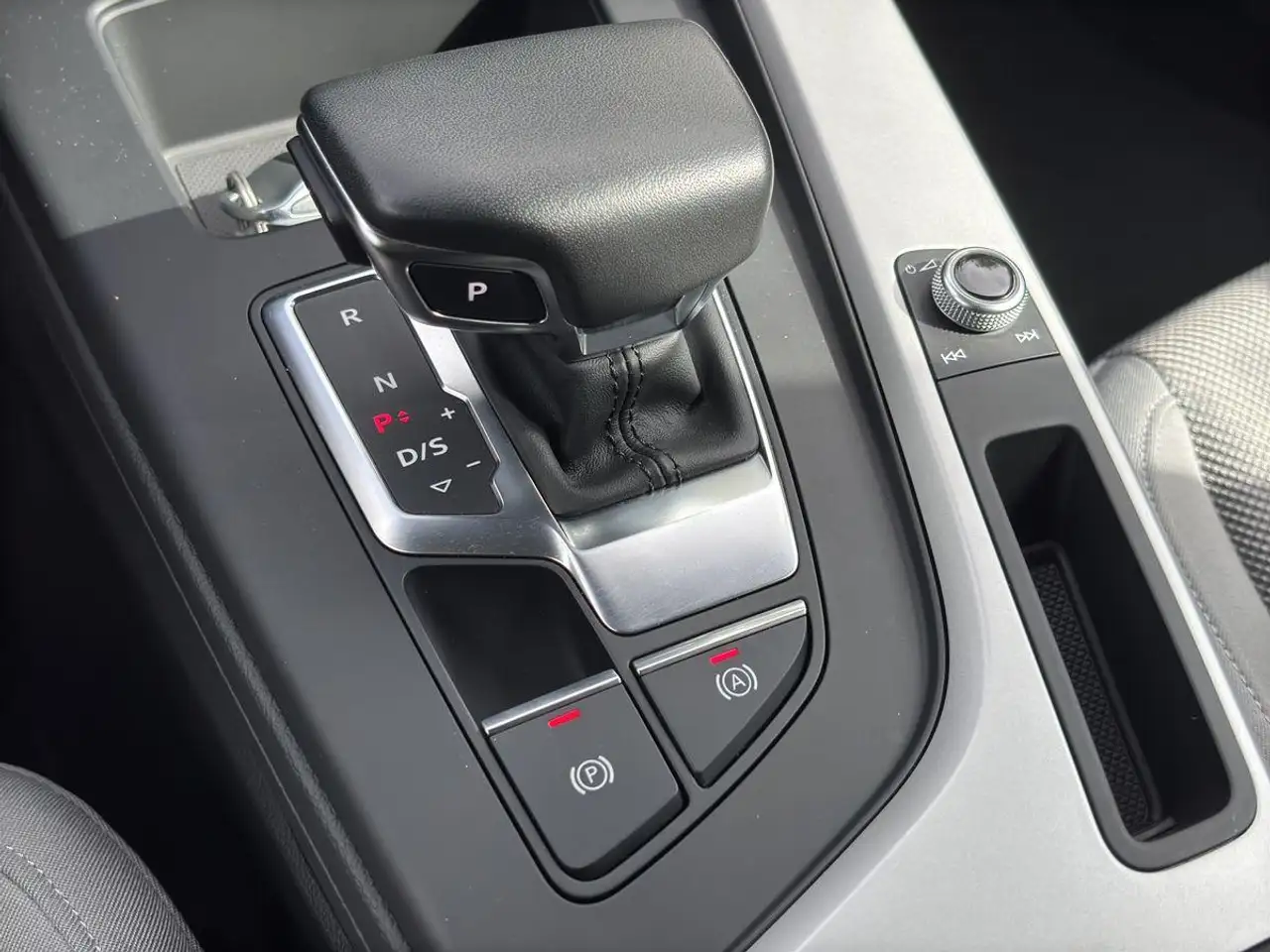 Audi A4 Avant 2.0 TDI S-tronic RFK GRA NAVI LED, миниатюра 28