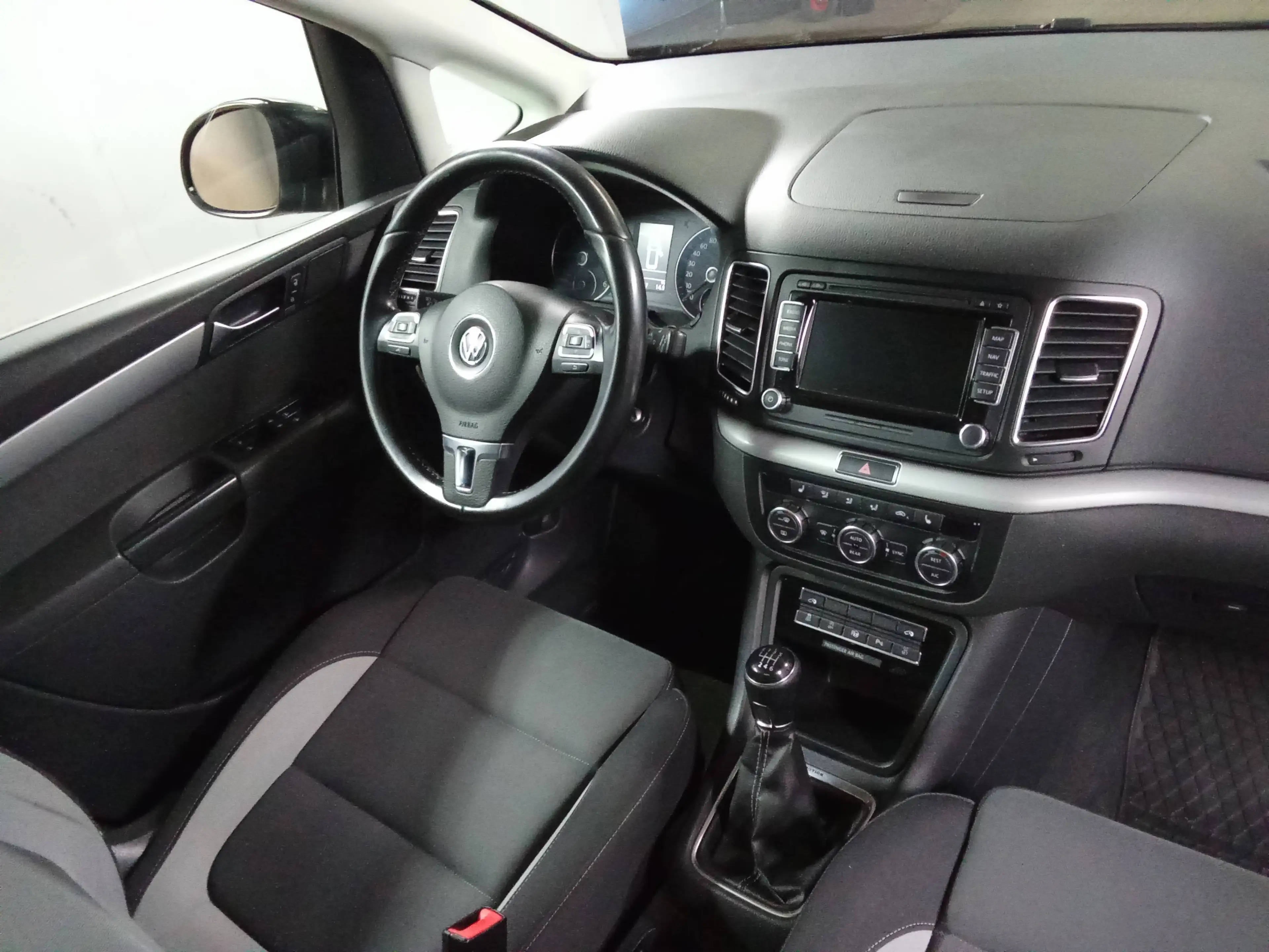 Volkswagen Sharan Life BMT 4Motion — photo 7