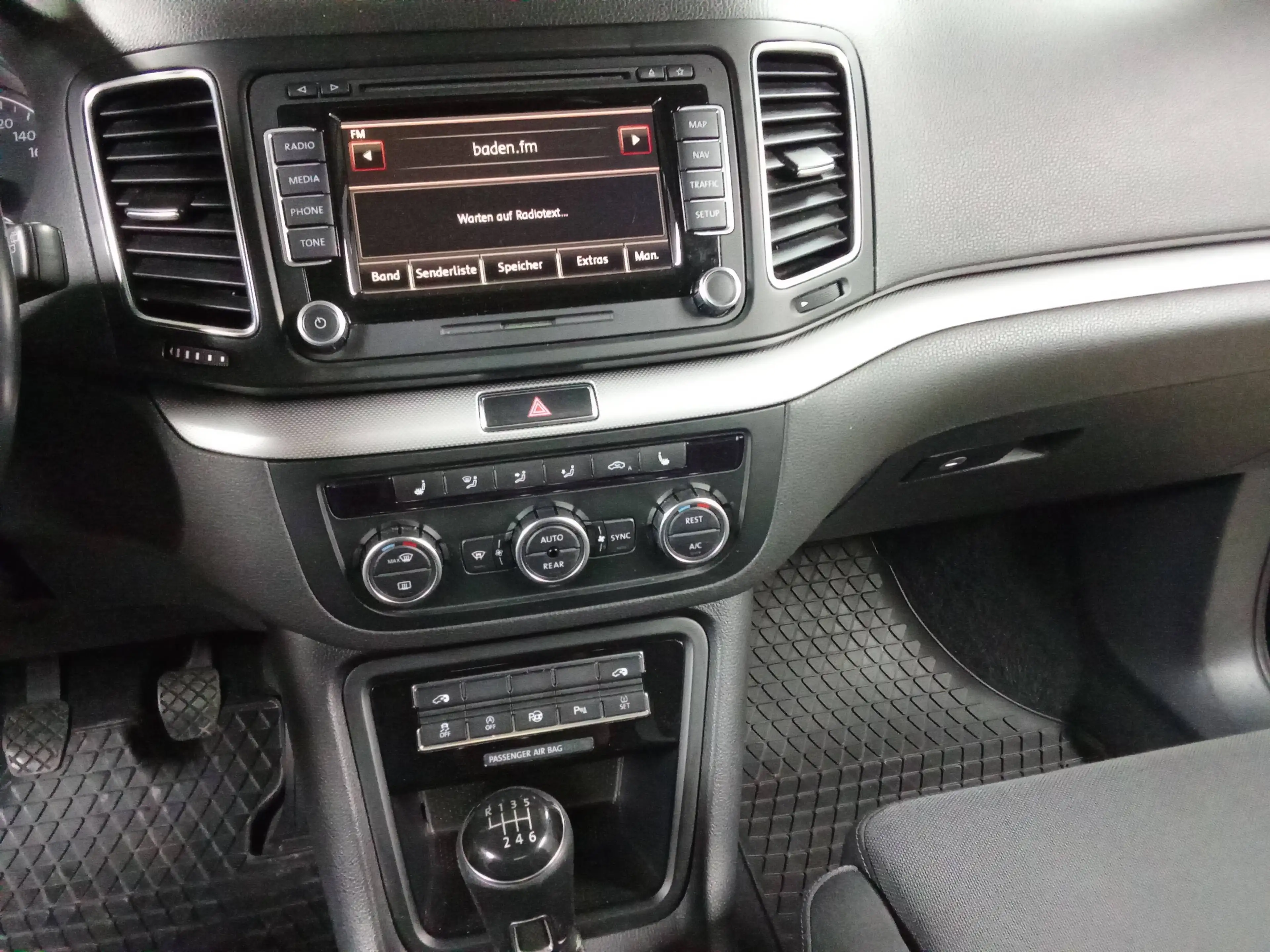 Volkswagen Sharan Life BMT 4Motion — photo 12