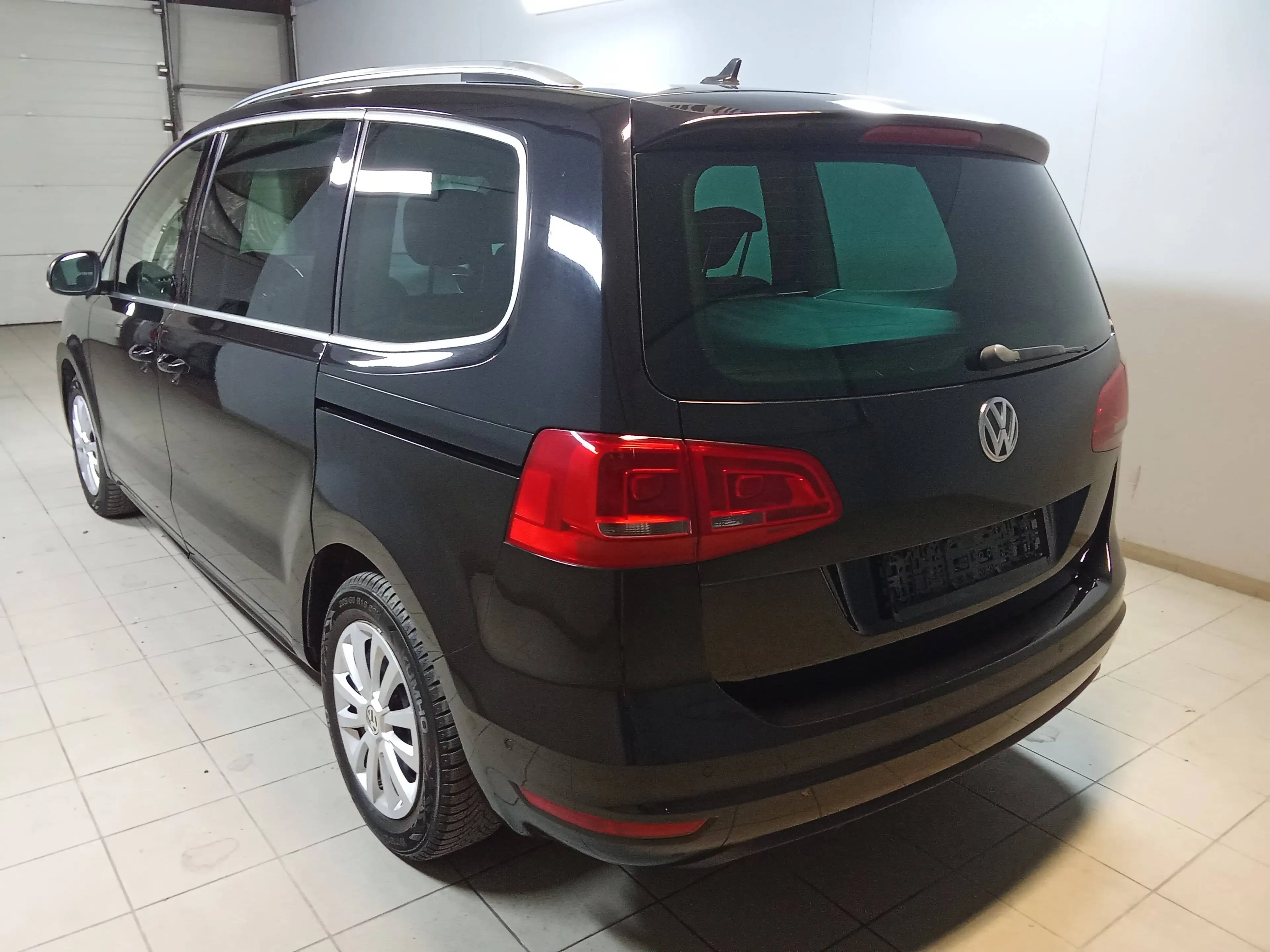 Volkswagen Sharan Life BMT 4Motion — photo 4