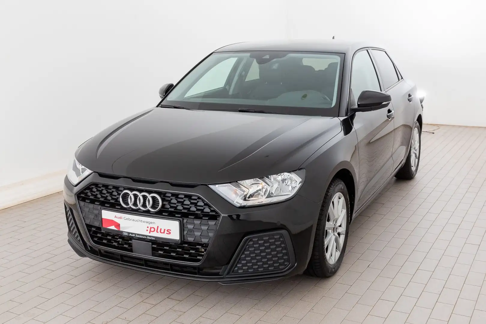 Audi A1 25 TFSI S tr. SITZHZG PDC RFK crna - 2