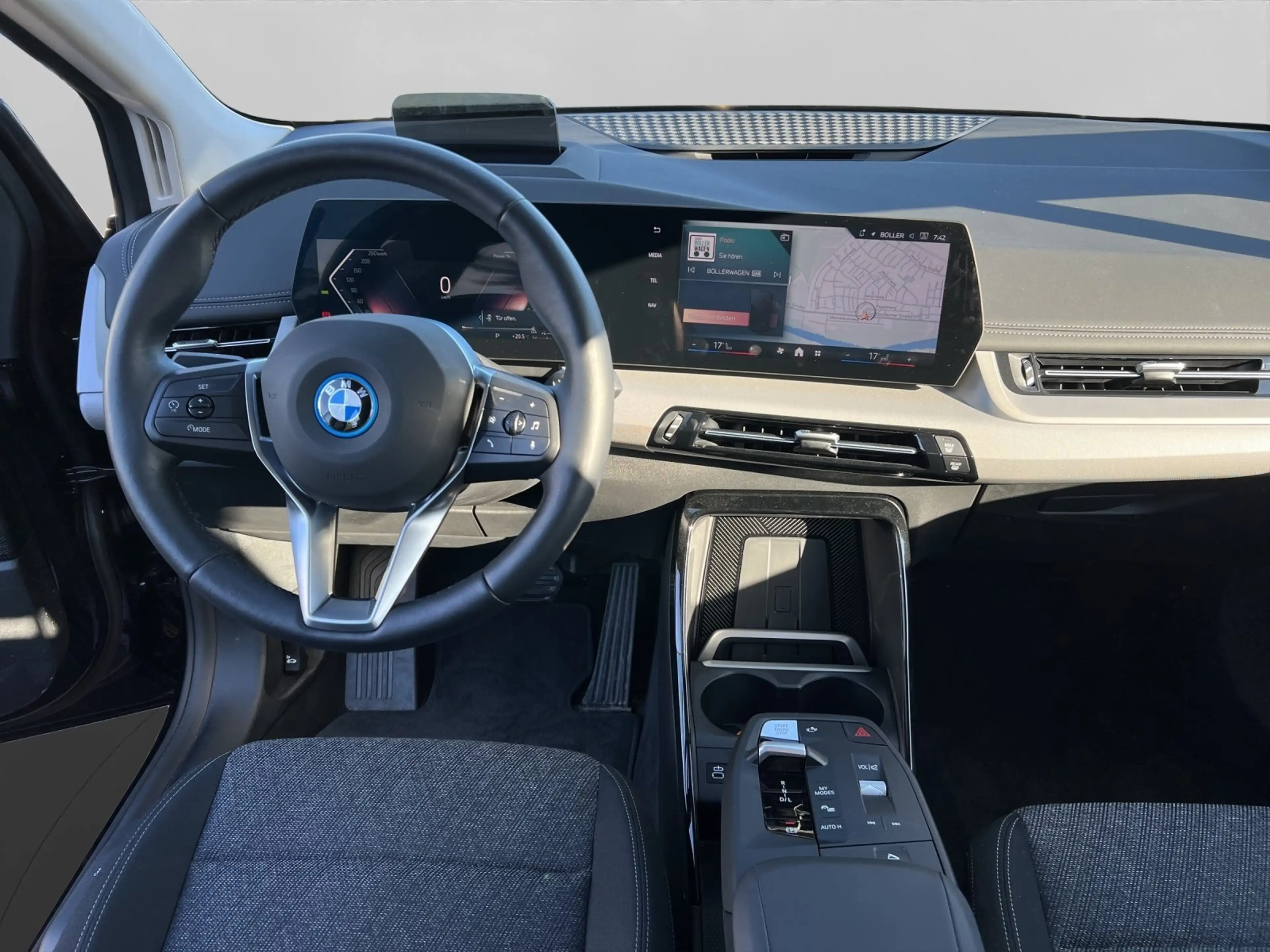BMW 230 e xDrive Active Tourer — photo 9