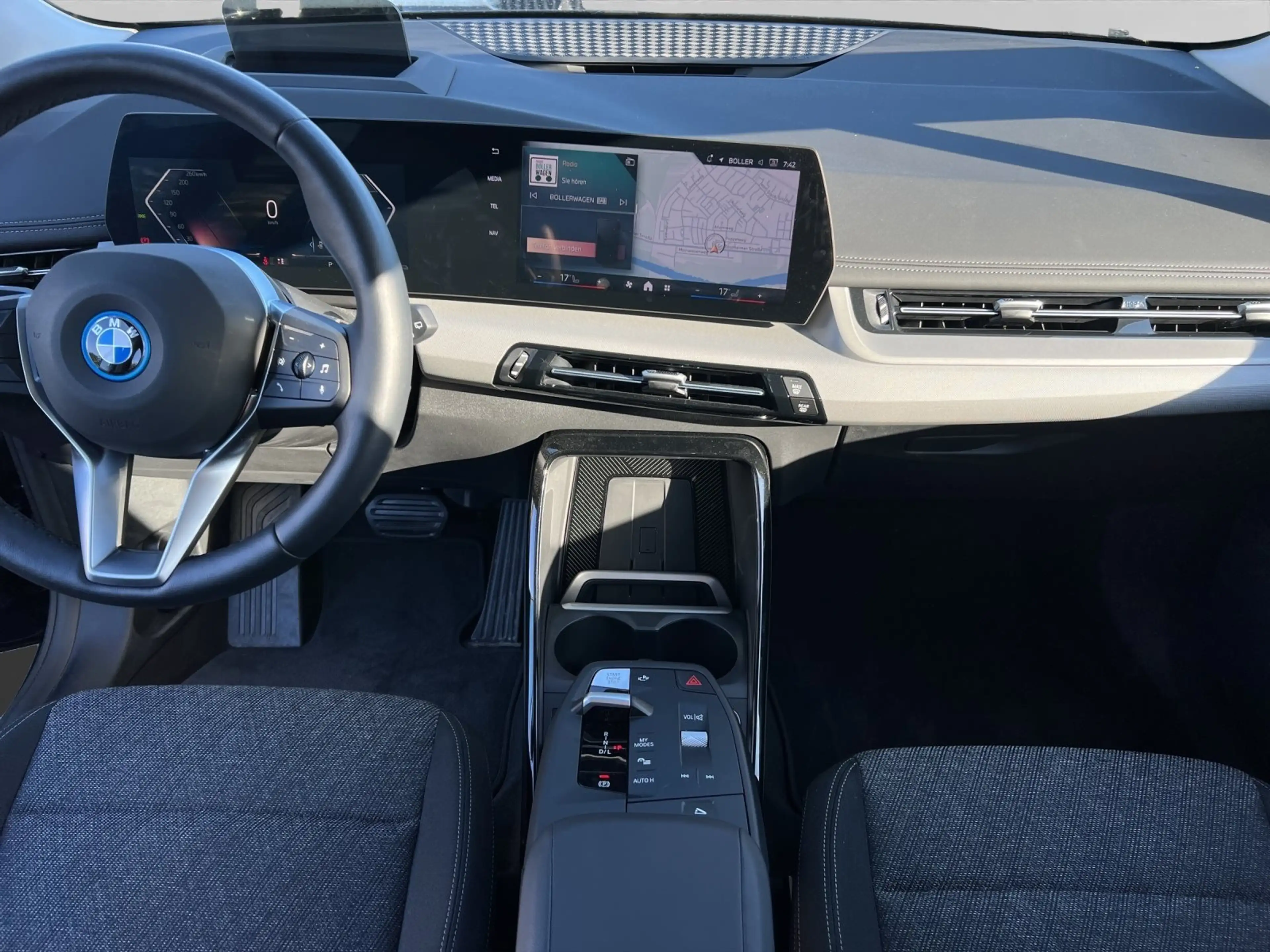 BMW 230 e xDrive Active Tourer — photo 11