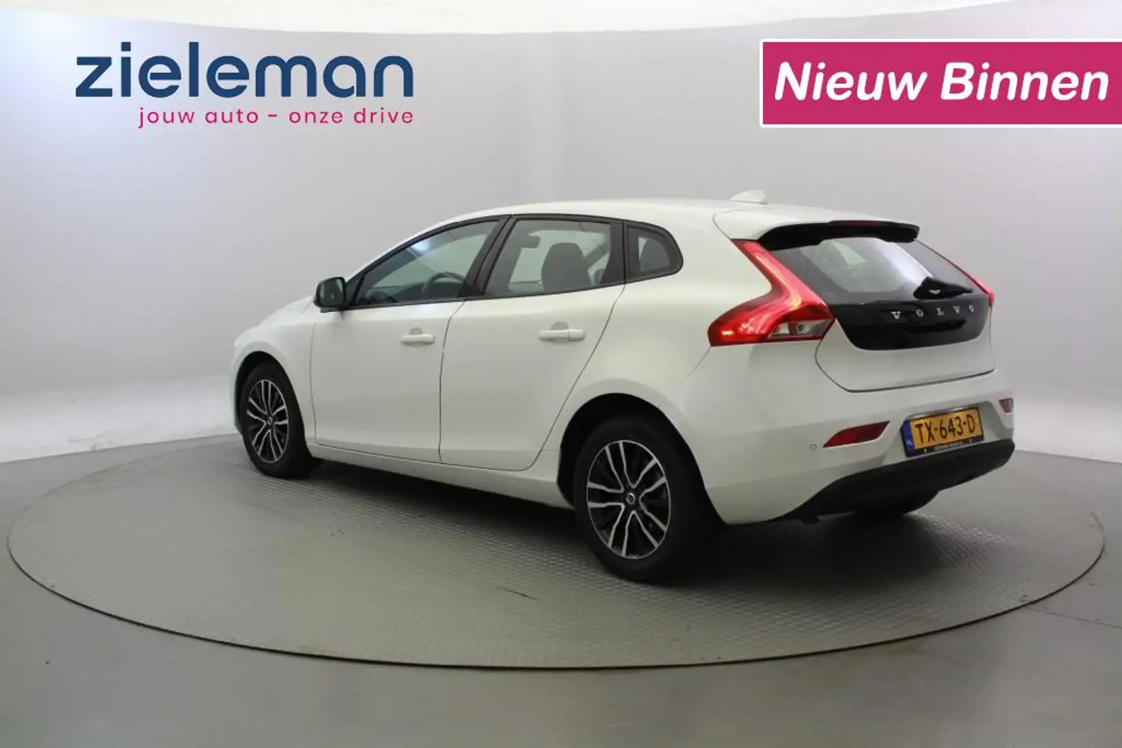 Volvo V40 1.5 T2 Polar+ Automaat - Navi, Camera, Cruise, Sto Wit - 2