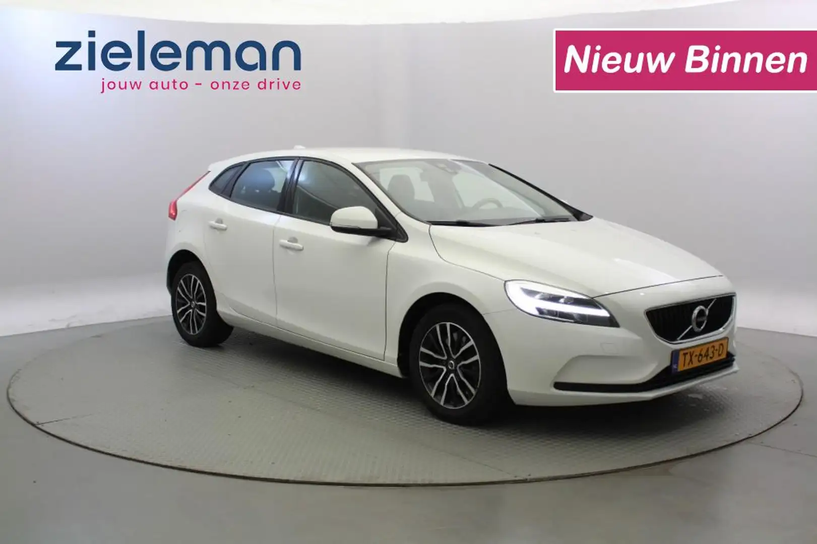 Volvo V40 1.5 T2 Polar+ Automaat - Navi, Camera, Cruise, Sto Wit - 1