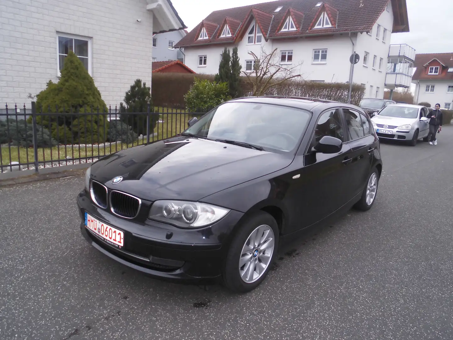 BMW 118 118i Xenon Navi PDC Bremse Vo+Hi+Tüv neu Schwarz - 1