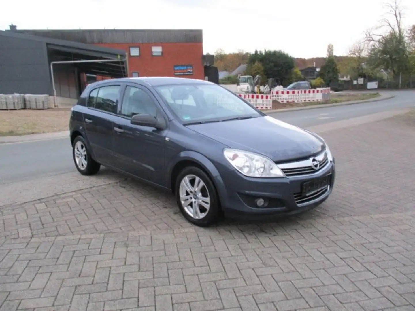 Opel Astra Astra Fließheck  5-Türer 1.6 Innovation 110 Grau - 1