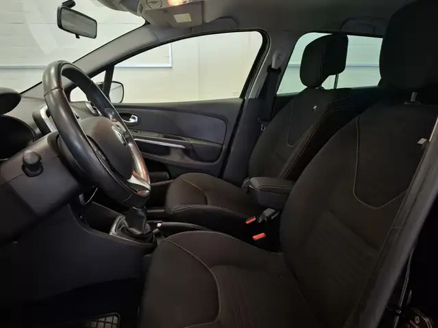 Renault Clio view 9