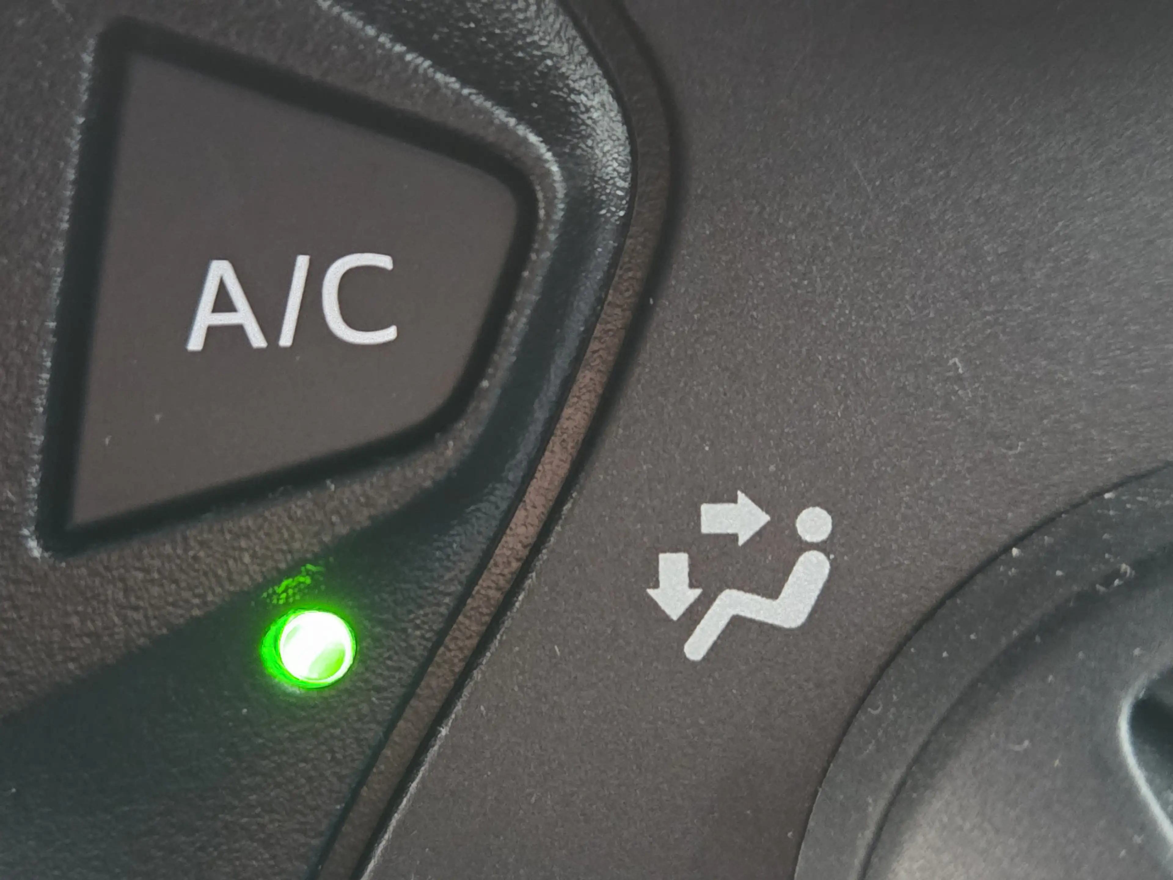 Peugeot 108 1.0 e-VTi Allure uitvoering automaat 5 deurs airco — photo 11