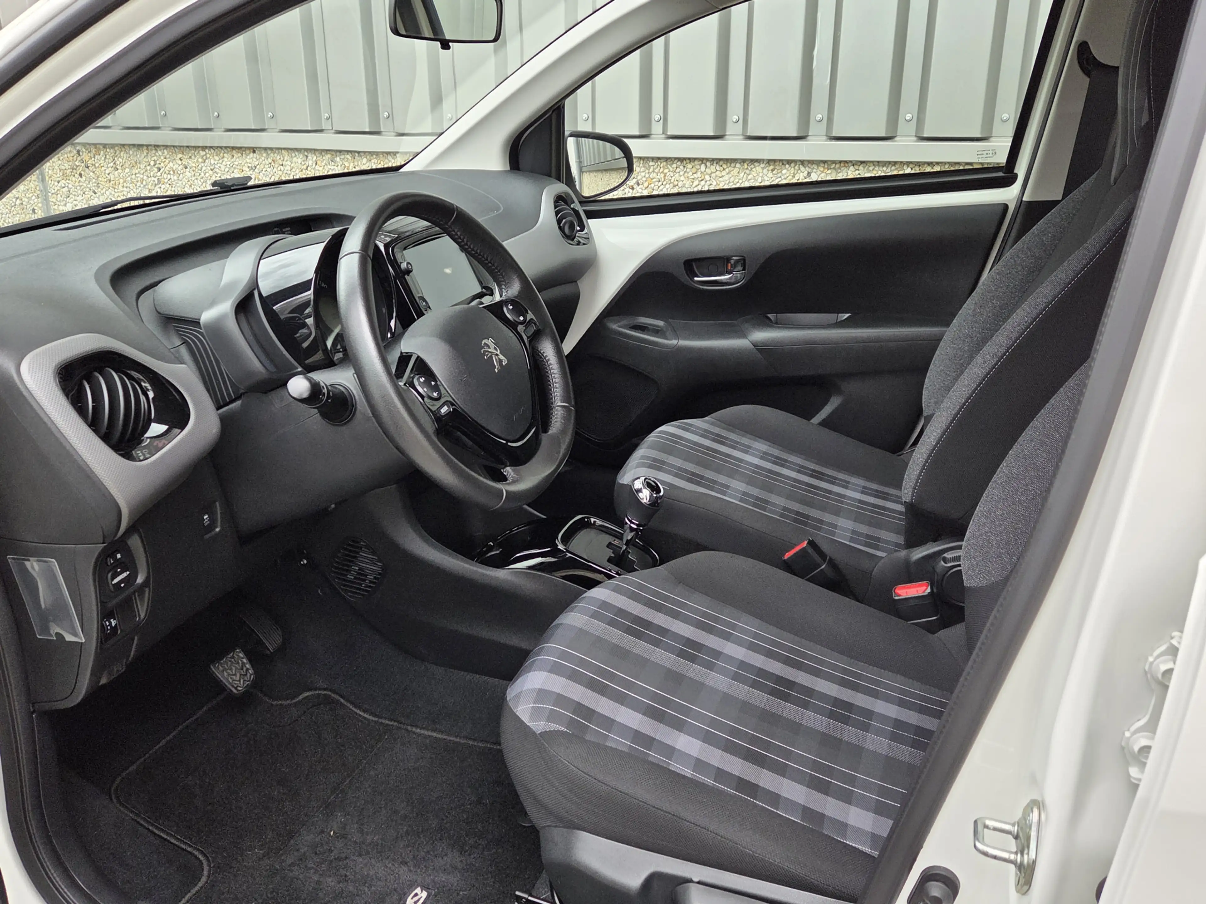 Peugeot 108 1.0 e-VTi Allure uitvoering automaat 5 deurs airco — photo 6