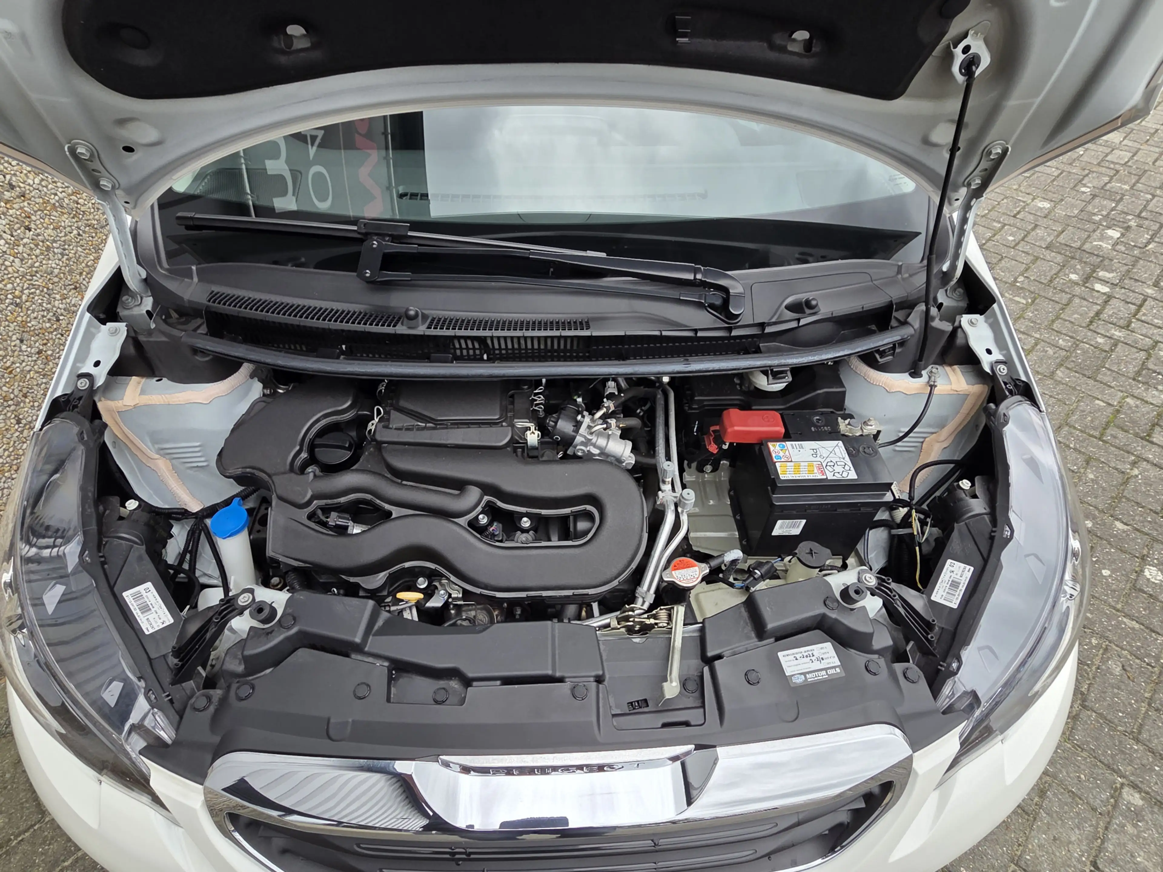 Peugeot 108 1.0 e-VTi Allure uitvoering automaat 5 deurs airco — photo 5