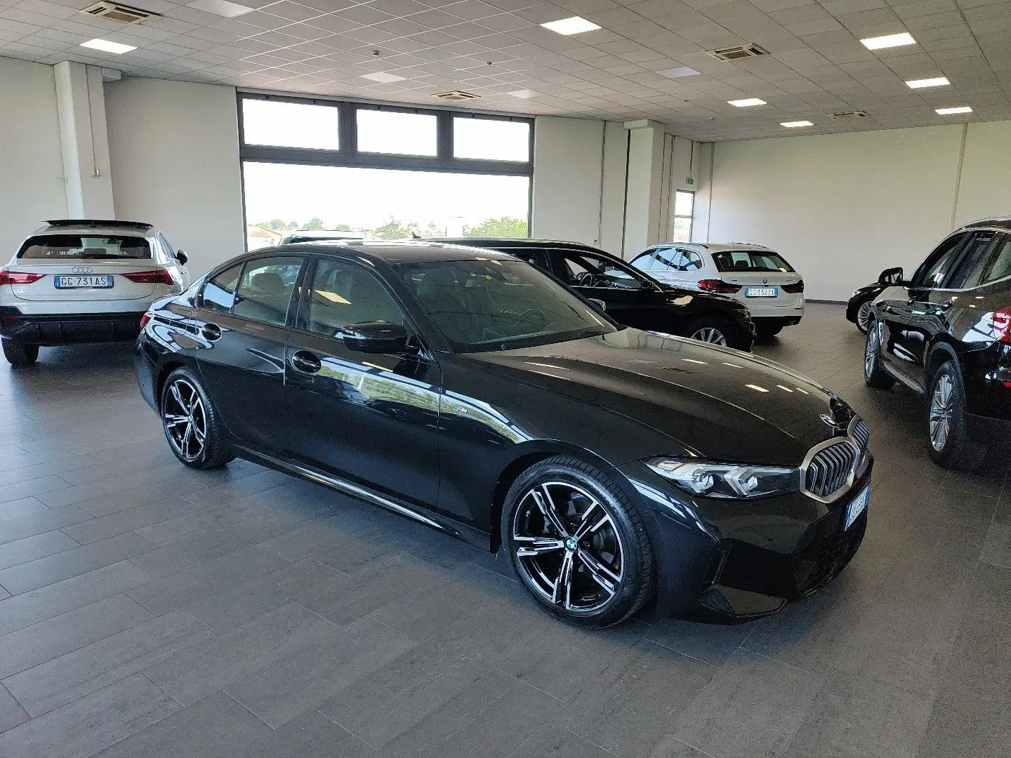 BMW 318 d 48V Msport Auto Navi Pelle Fari LED Cerchi18 Zwart - 2