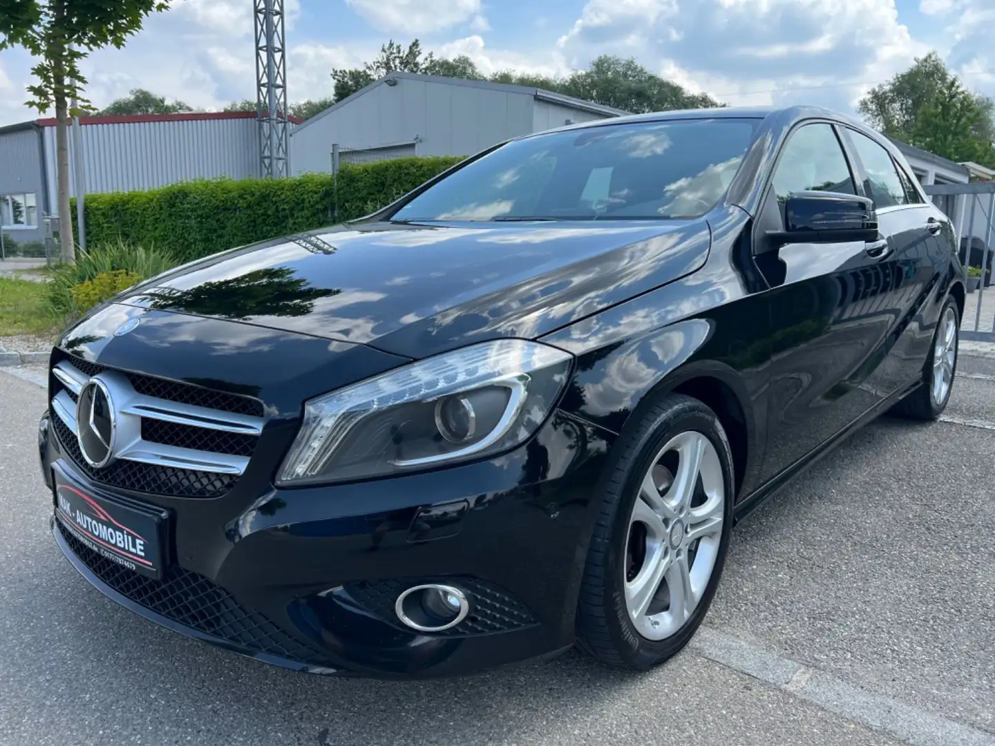Mercedes-Benz A 180 7G-Aut Bi-Xenon Navi PDC SHZ TLed Toterw-A Schwarz - 1