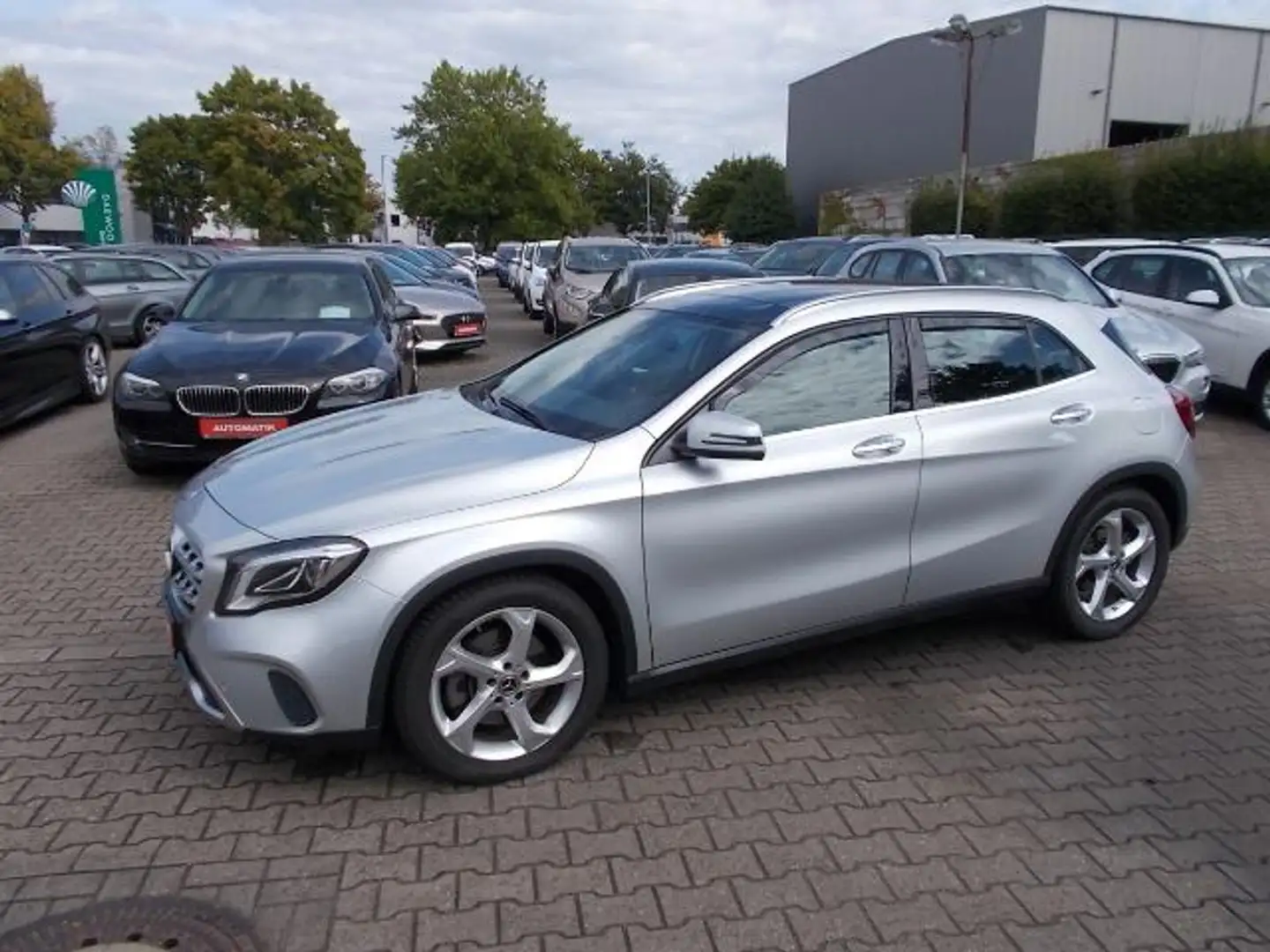 Mercedes-Benz GLA 220 4Matic, Navi PanoSD Allwetter ParkAss. Silber - 1