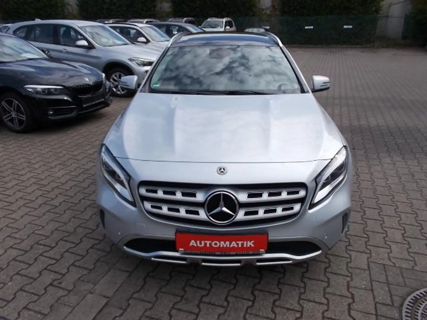 Mercedes-Benz GLA 220 4Matic, Navi PanoSD Allwetter ParkAss. Silber - 2