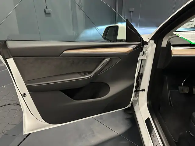 Tesla Model Y view 13
