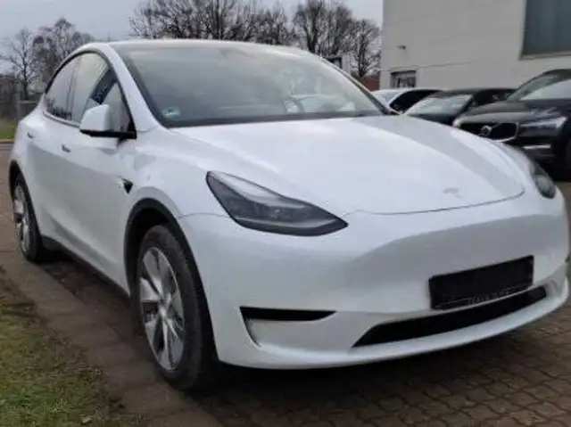 Tesla Model Y RWD *1.HAND*Wärmepumpe*