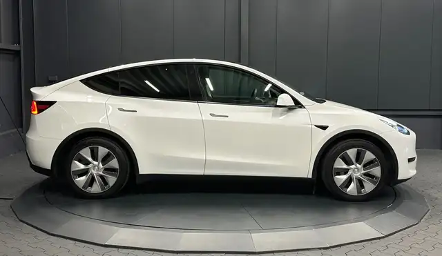 Tesla Model Y view 6