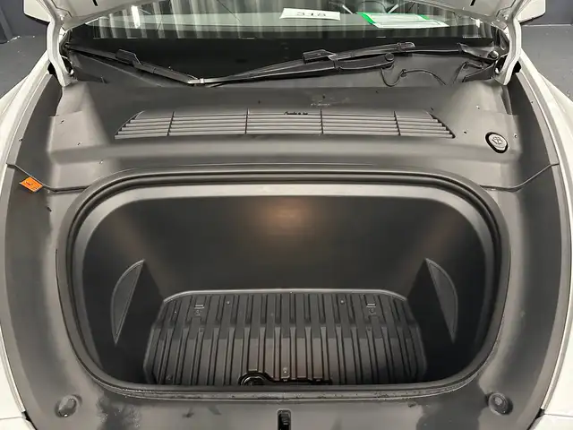 Tesla Model Y view 29