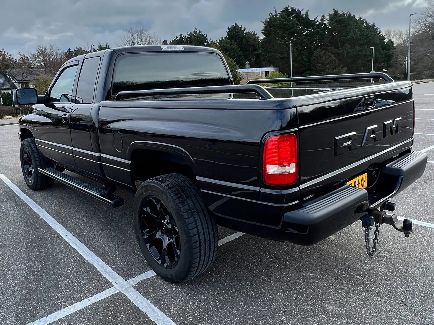 Dodge RAM 1500 Quad Cab Schwarz - 1