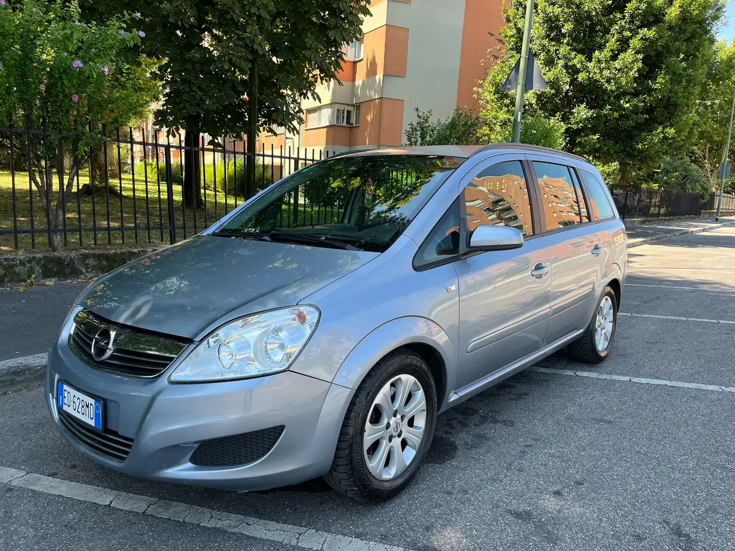 Opel Zafira 1.9 cdti Cosmo 120cv - 1