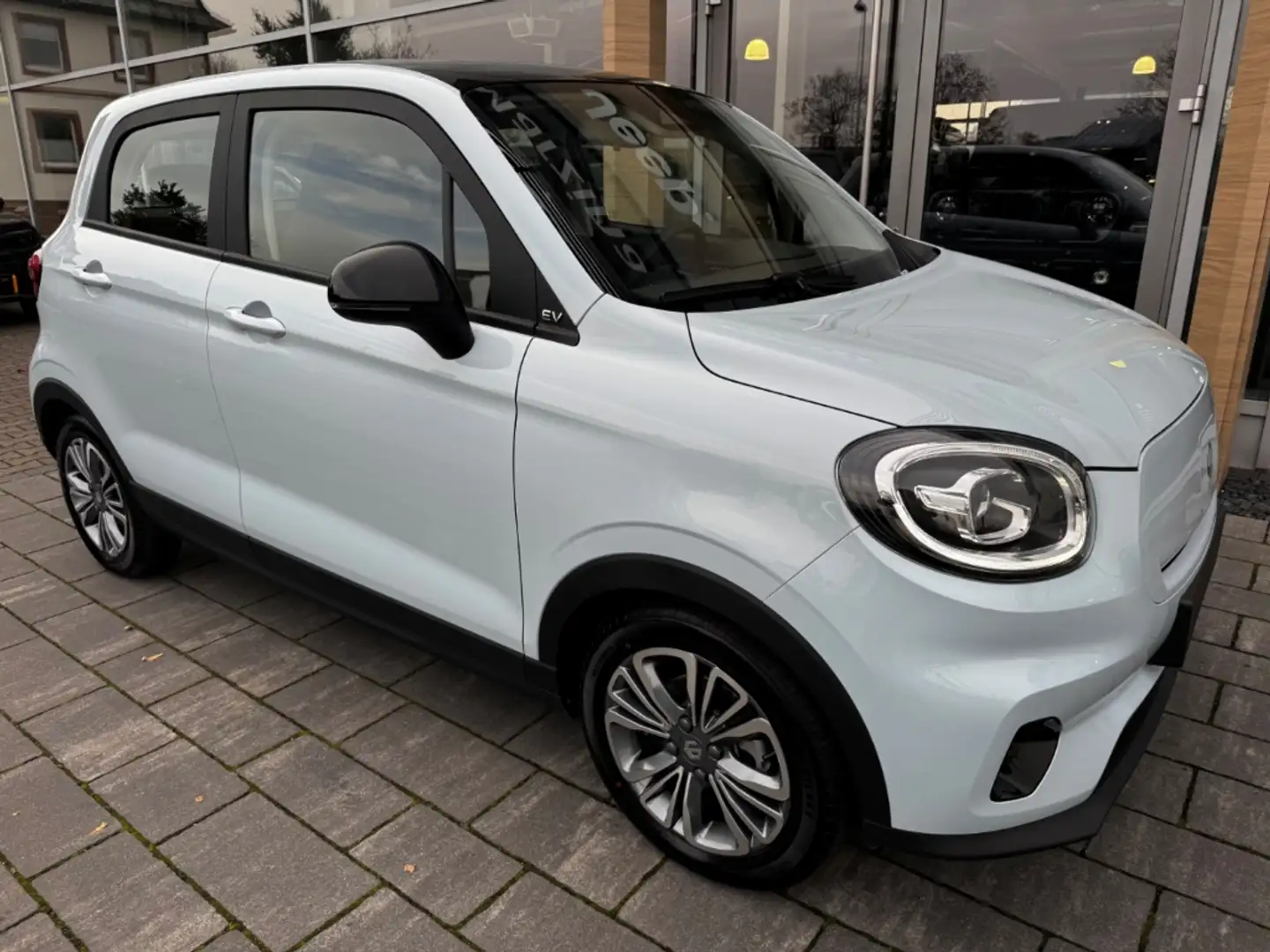 Leapmotor T03 95 PS BEV Panorama Navi ACC Klimaautom Fahrerprofi Blau - 2