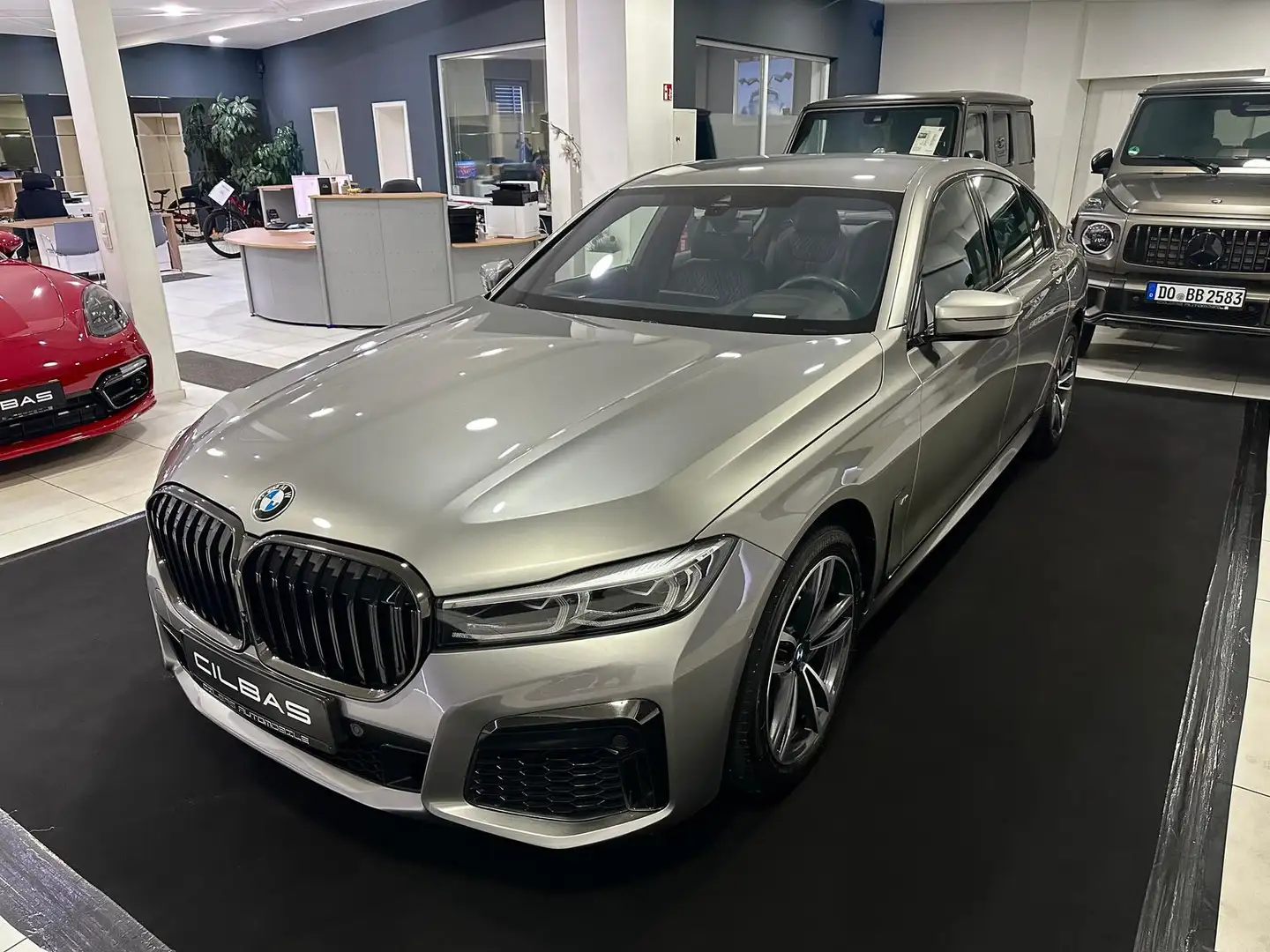 BMW 750 i xDrive M Sport *LED*MASSAGE*HUD*SHADOW*KAM Сірий - 1