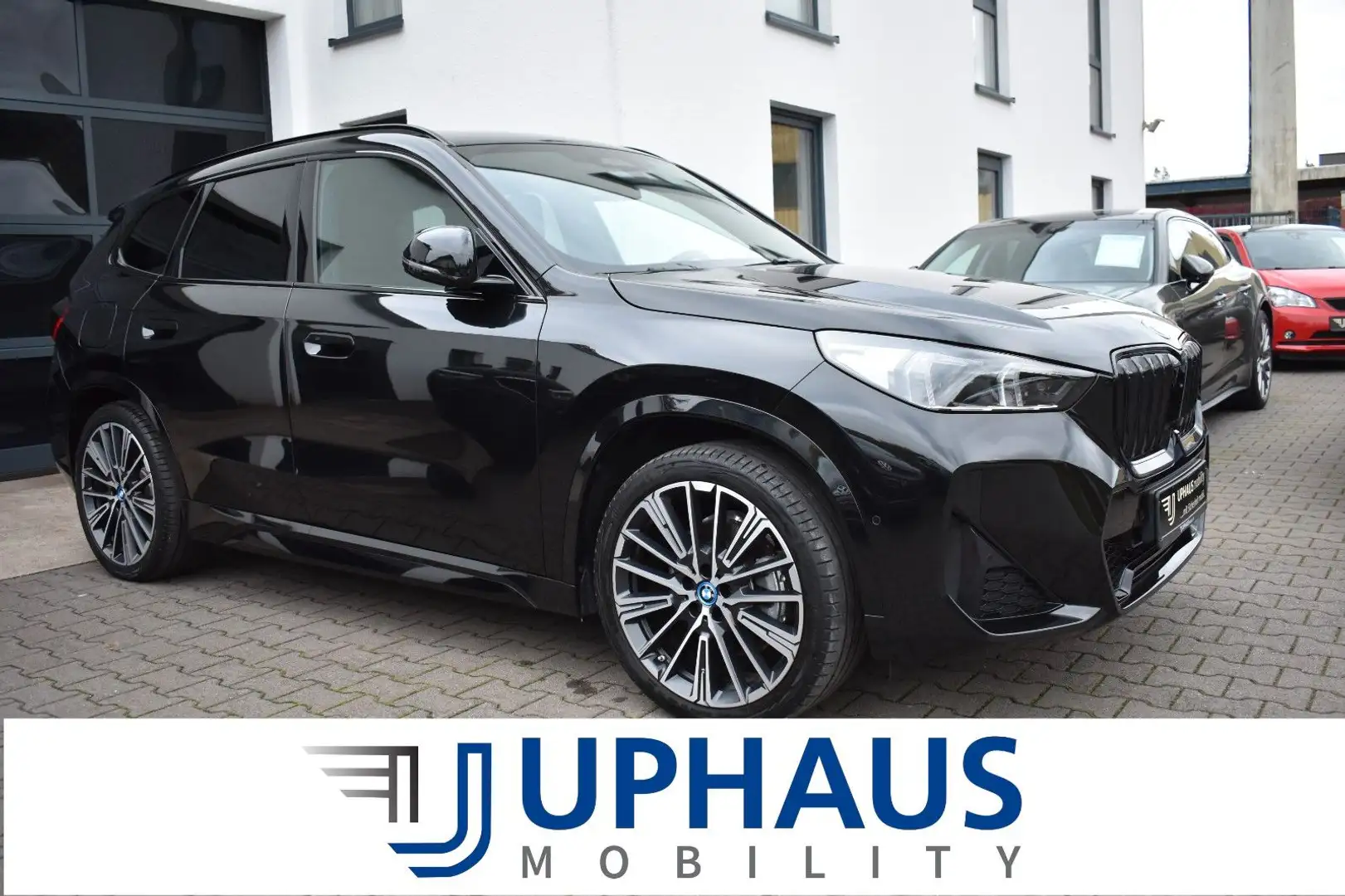 BMW iX1 30 xDrive M Sport Noir - 1