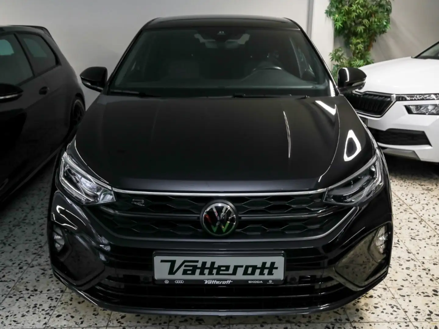 Volkswagen Taigo 1.0 TSI R Line Black Style PANO NAVI Schwarz - 2