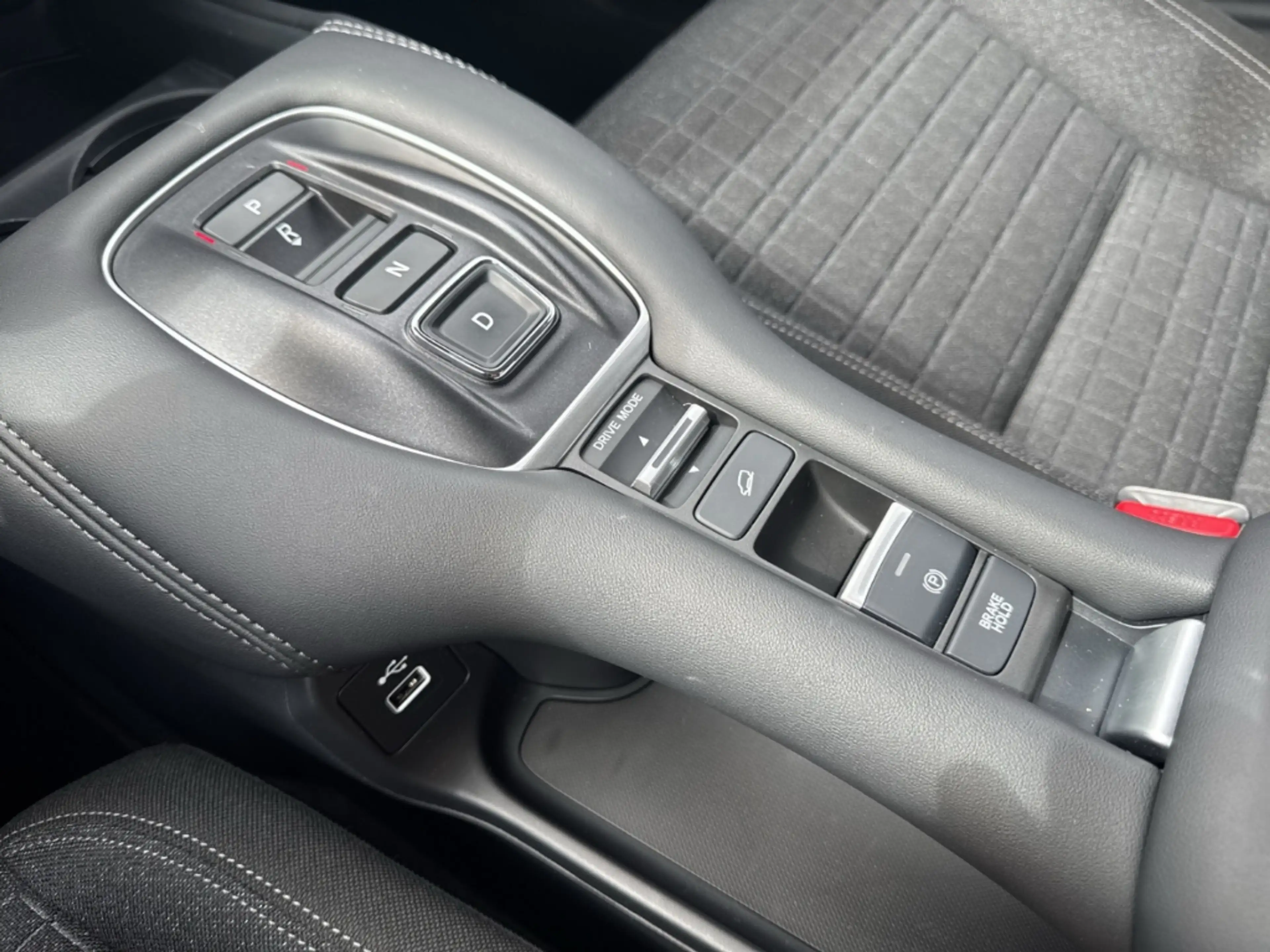 Honda ZR-V e HEV Elegance Black Navi Kamera LED PDC — photo 25