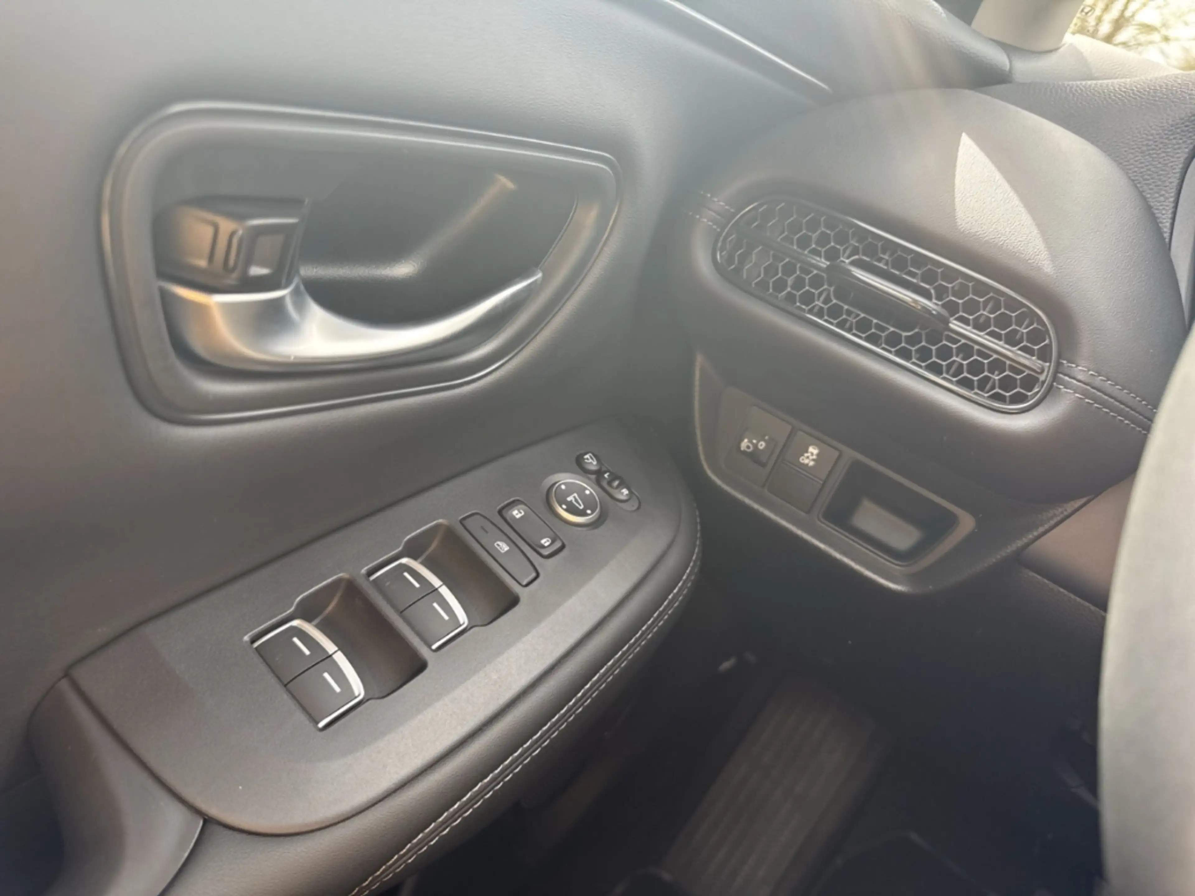 Honda ZR-V e HEV Elegance Black Navi Kamera LED PDC — photo 26