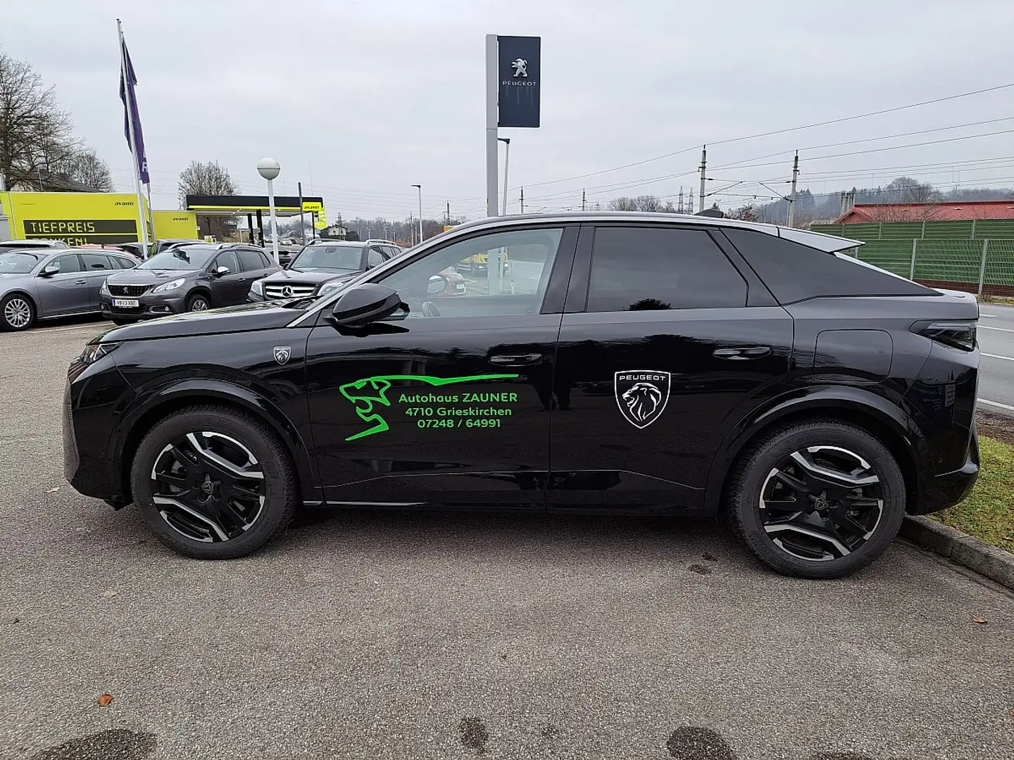 Peugeot 3008 Elektro 210 73kWh Schwarz - 2