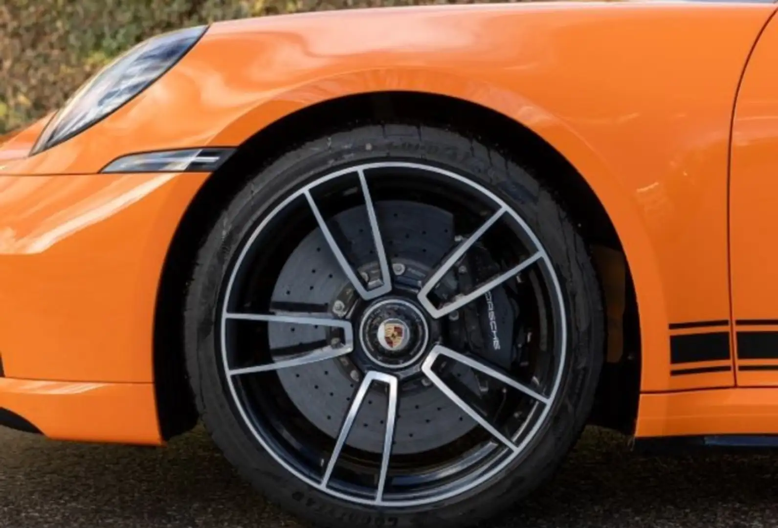 Porsche 992 Turbo S Coupé PDK Naranja - 1